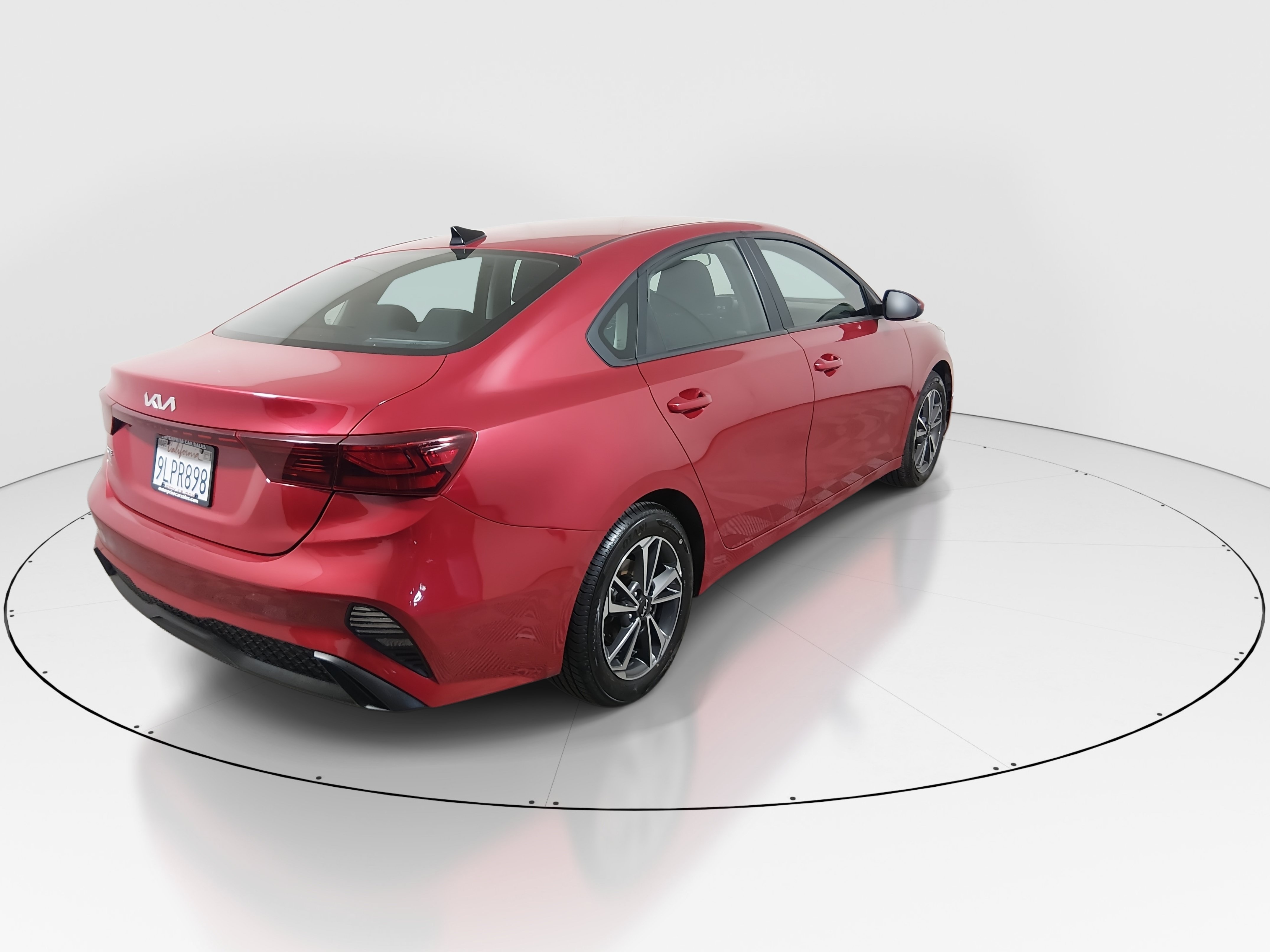 2024 Kia Forte LXS - Photo 7