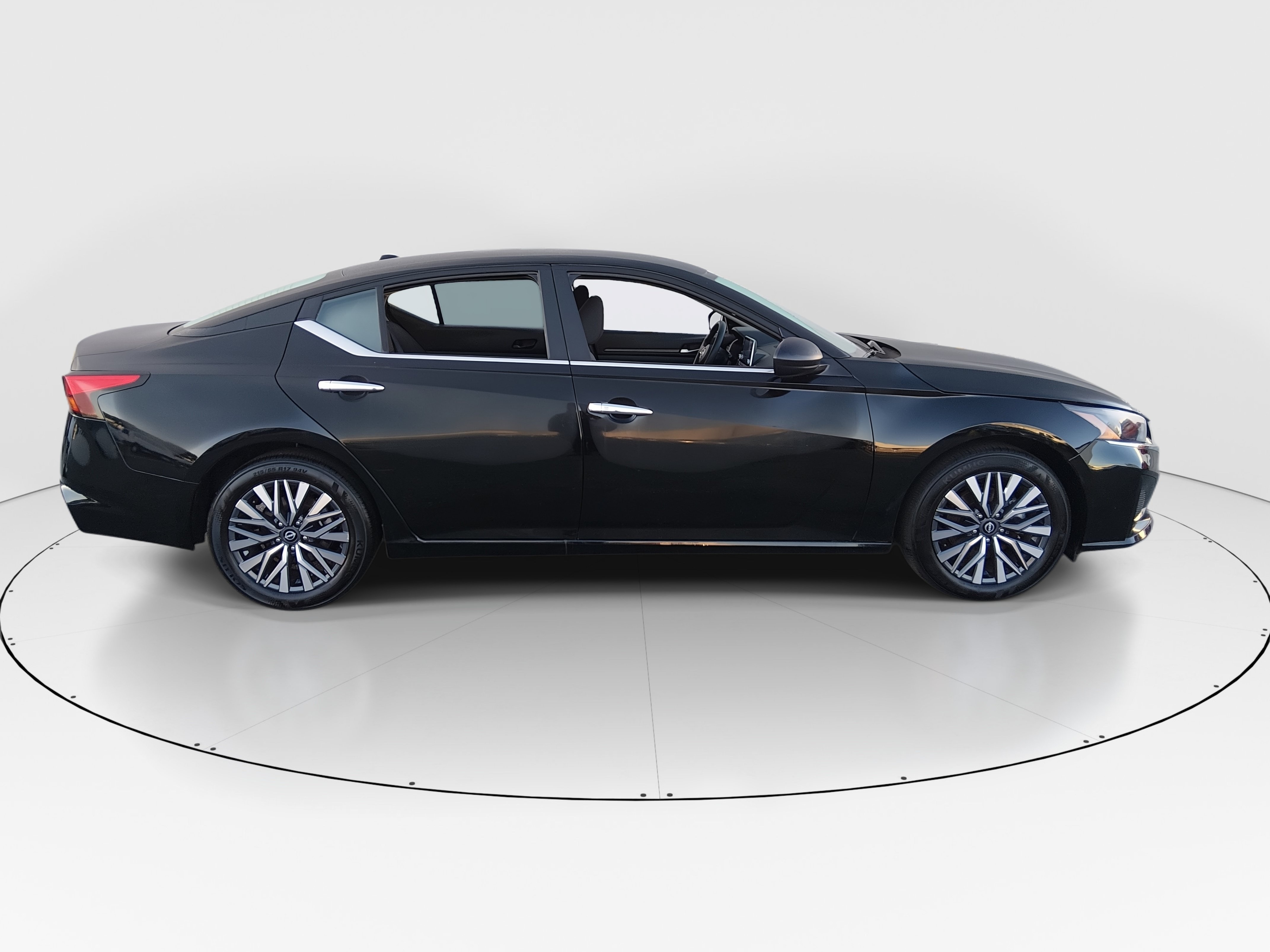 2025 Nissan Altima SV - Photo 8