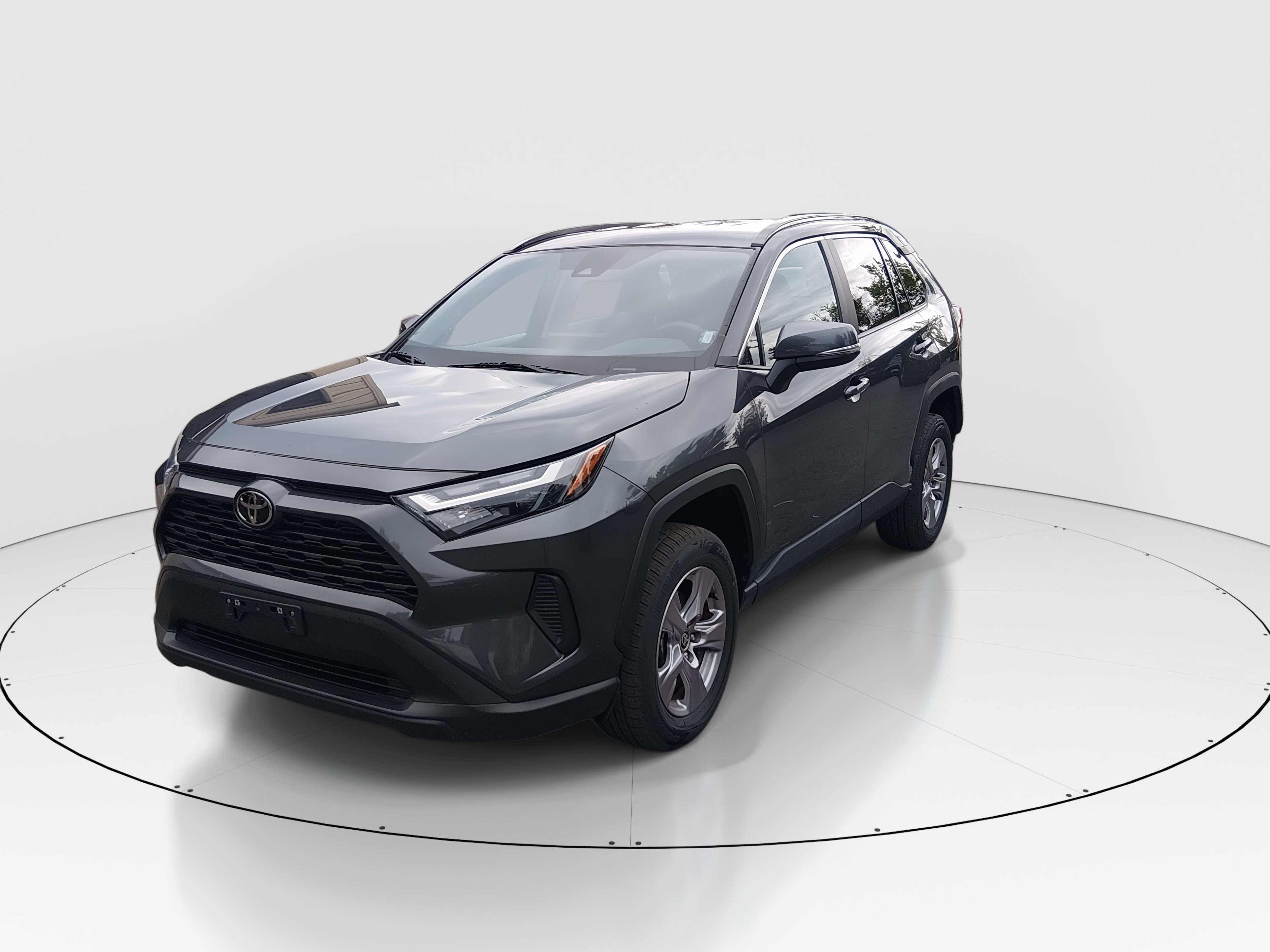 2025 Toyota RAV4 XLE - Photo 3