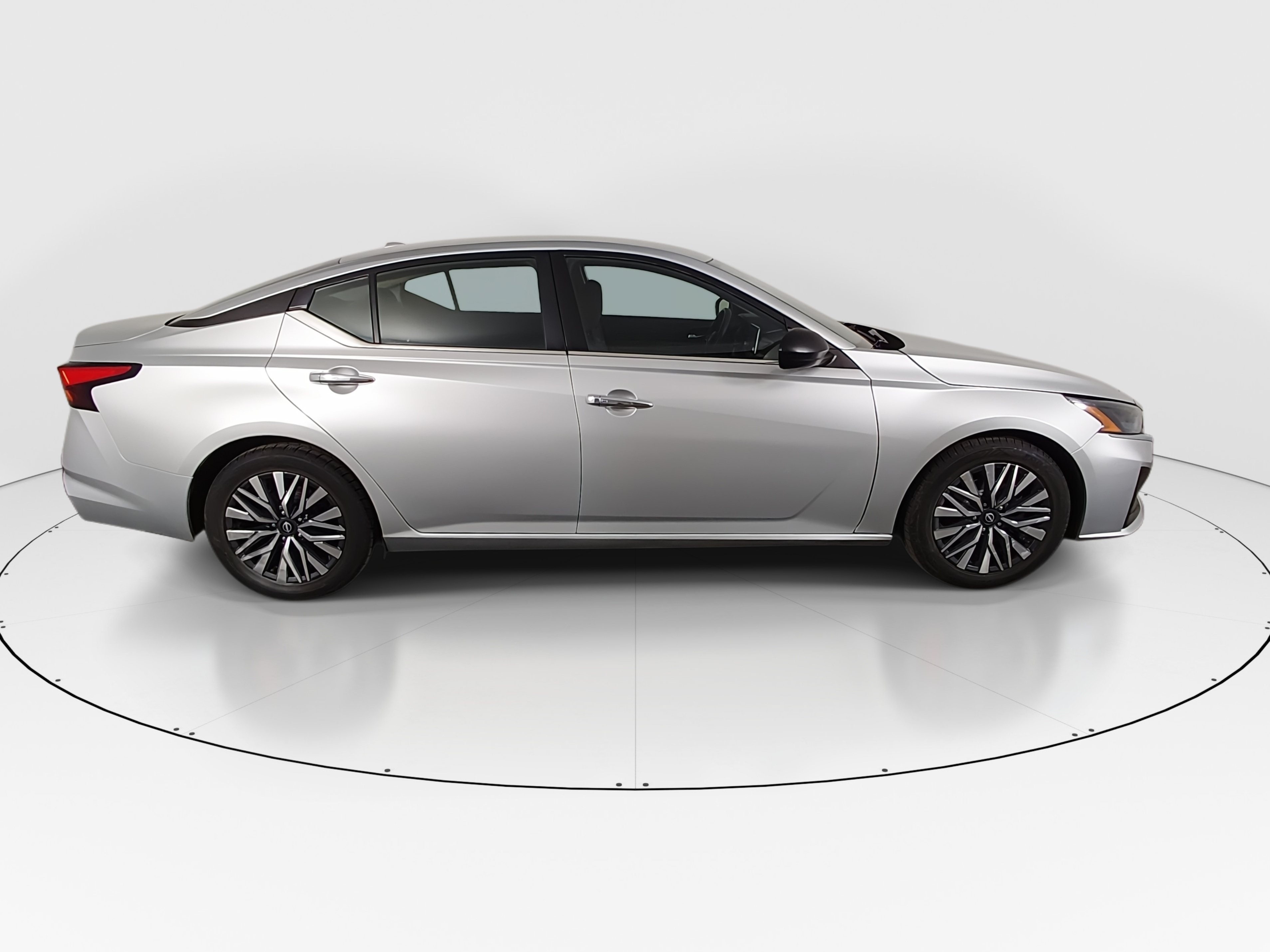 2024 Nissan Altima SV - Photo 8