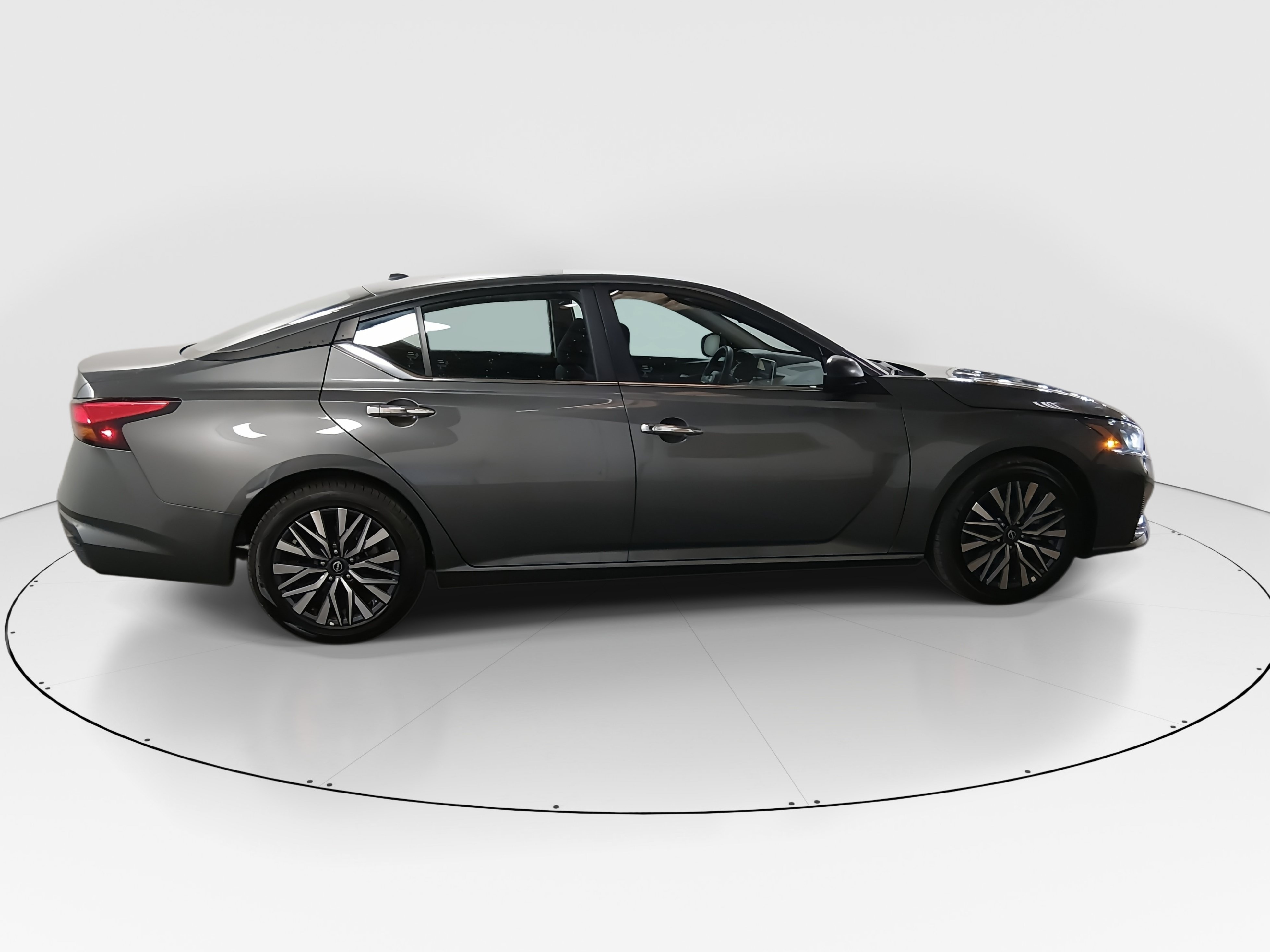 2025 Nissan Altima SV - Photo 8