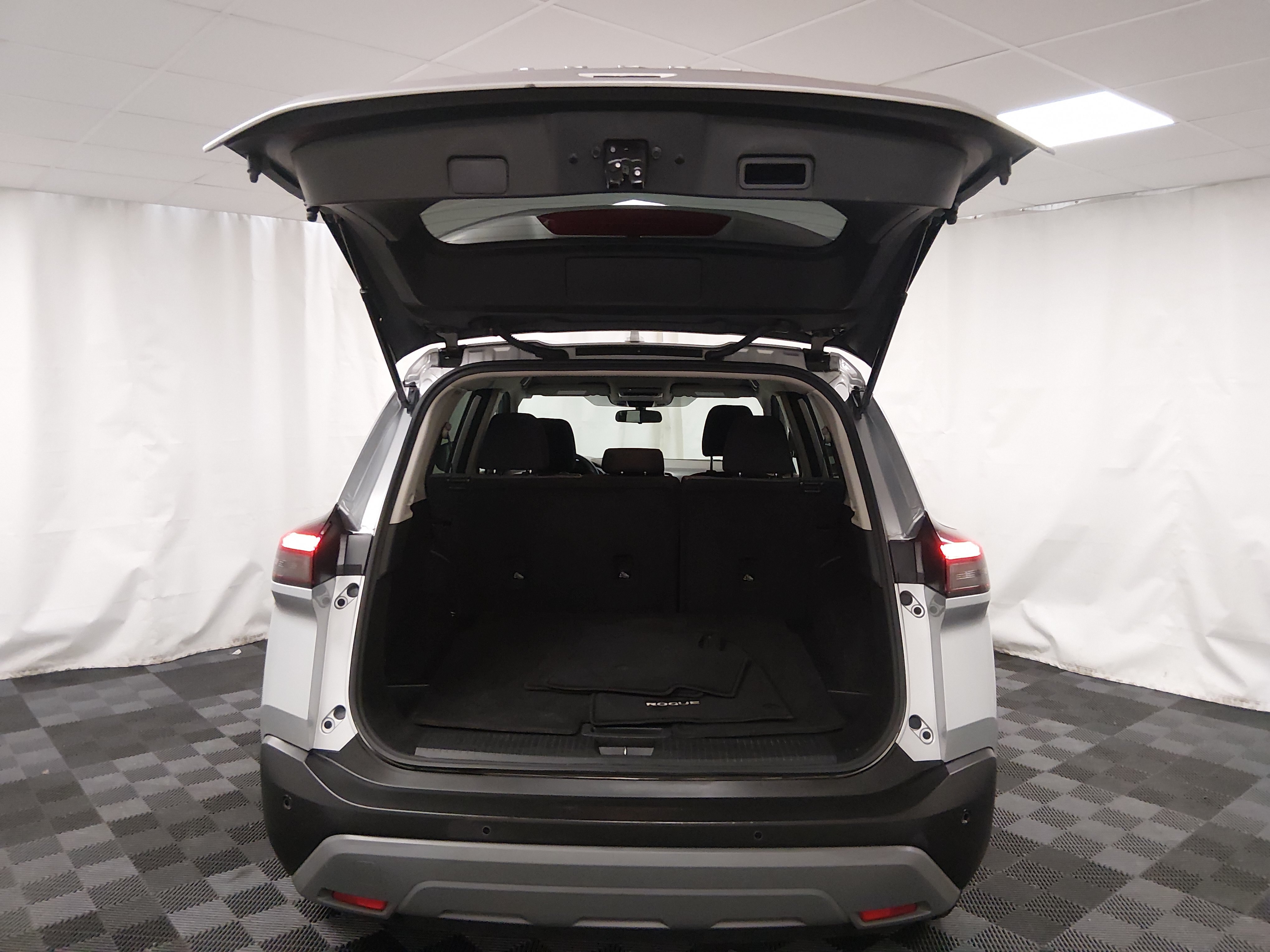 2023 Nissan Rogue SV - Photo 11