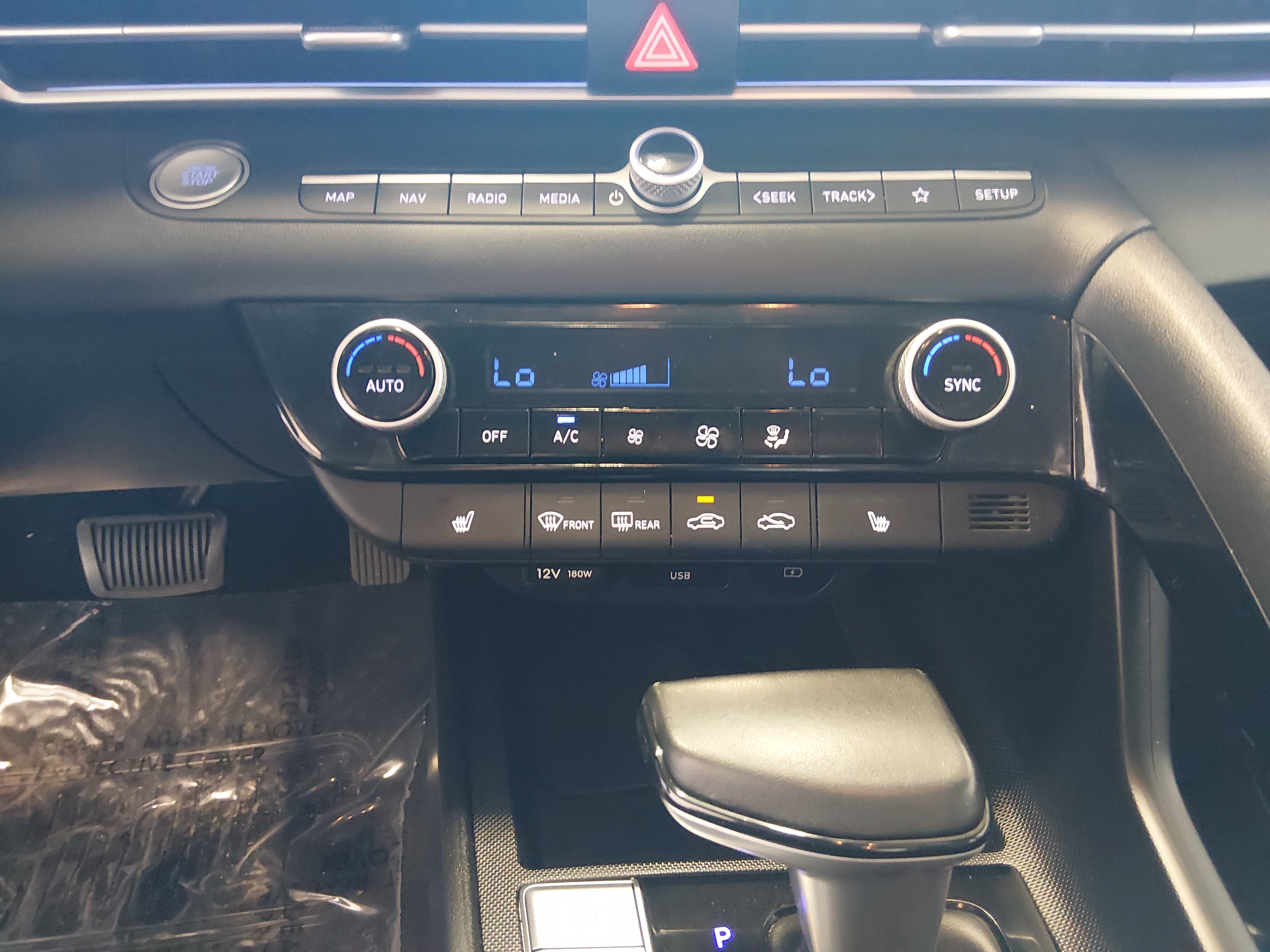 2024 Hyundai Elantra Limited - Photo 13