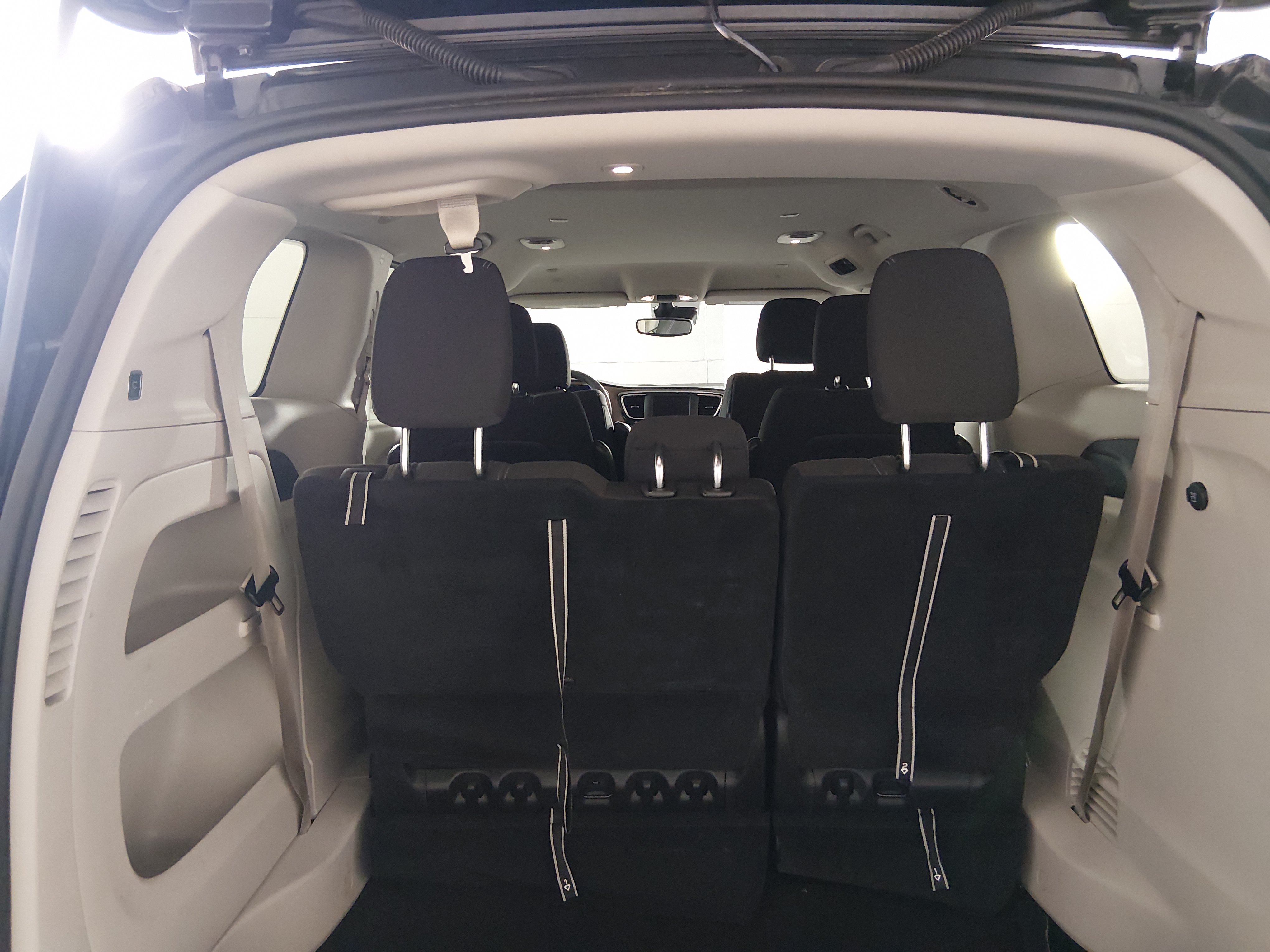 2023 Chrysler Voyager LX - Photo 11