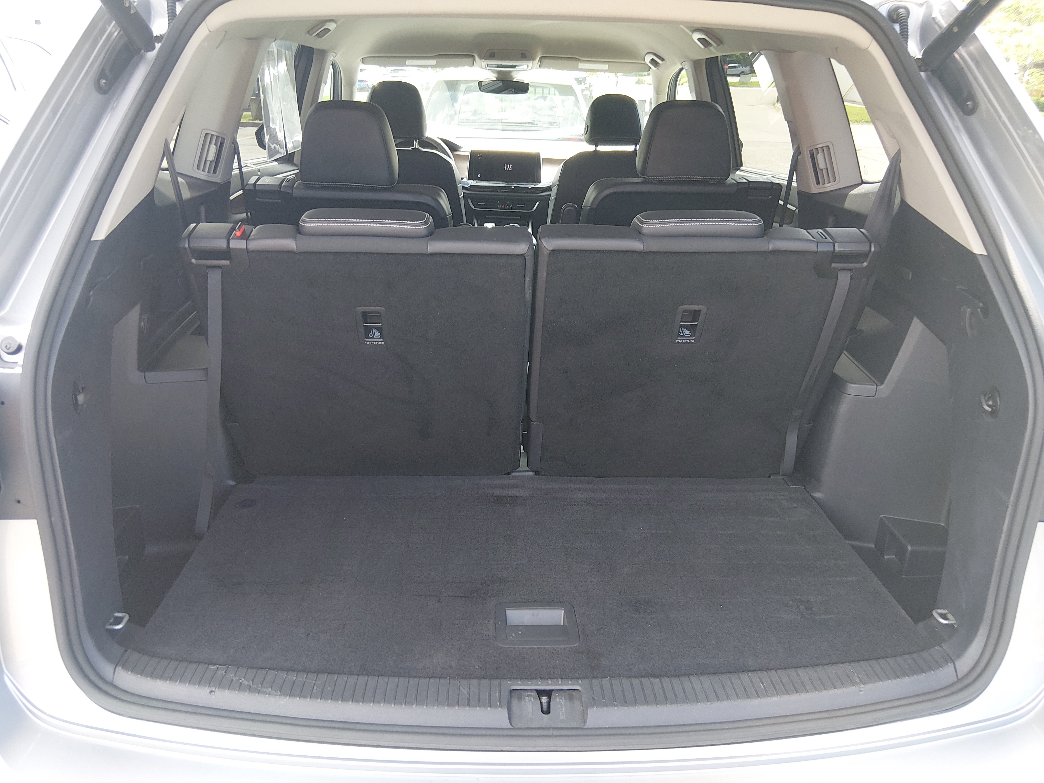 2024 Volkswagen Atlas SE w/Tech - Photo 11