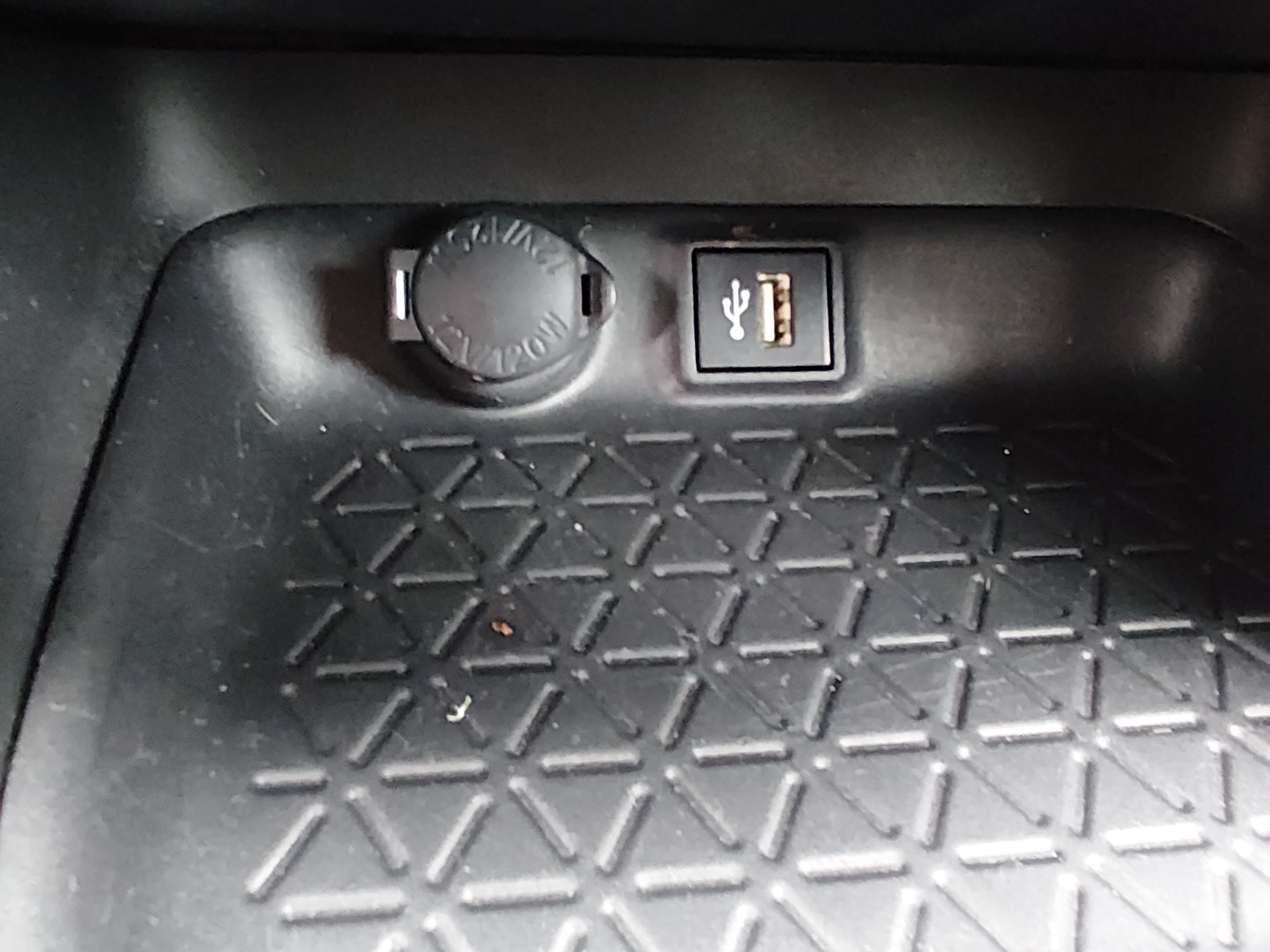 2024 Toyota RAV4 XLE - Photo 18