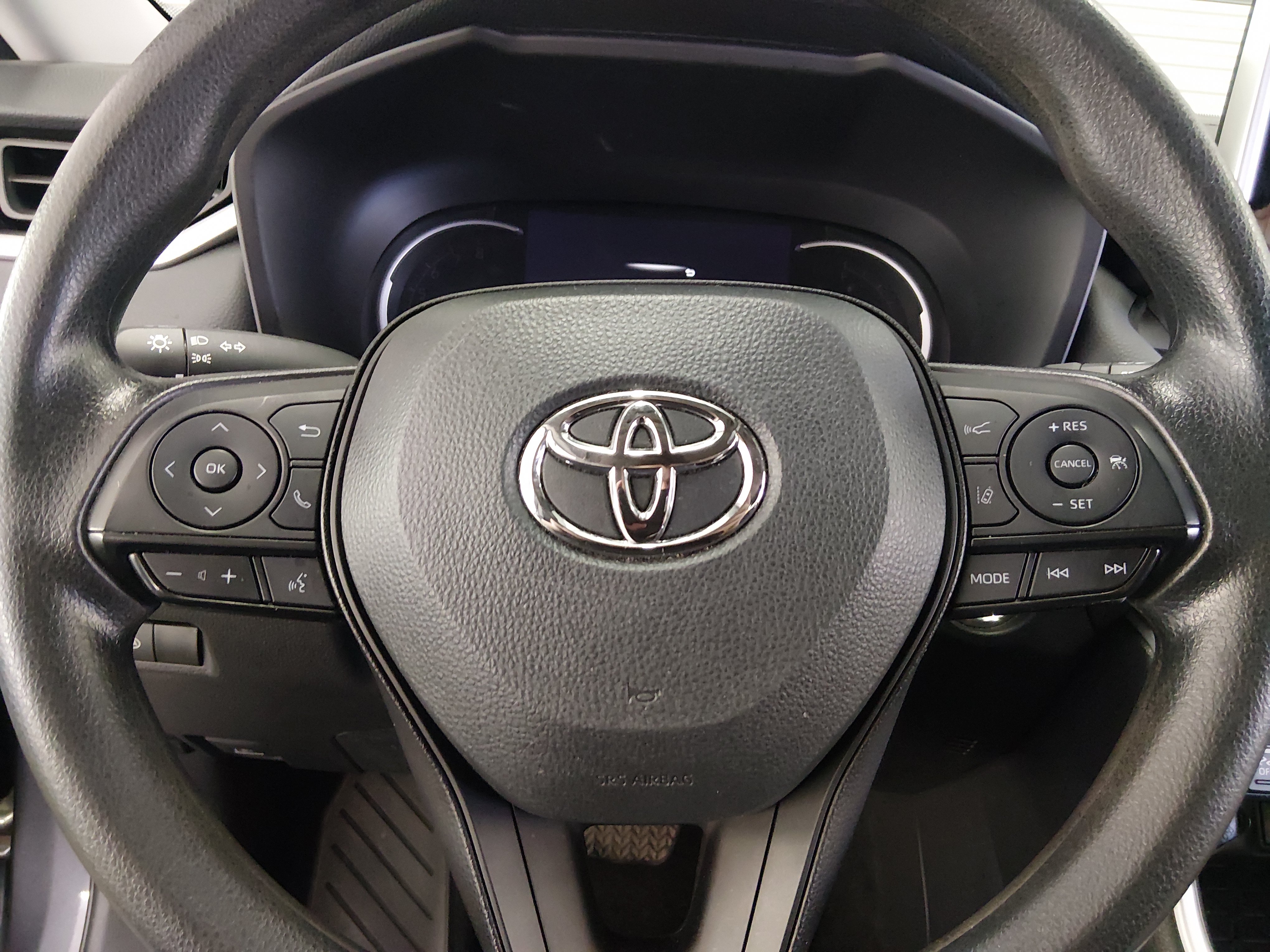 2024 Toyota RAV4 XLE - Photo 12
