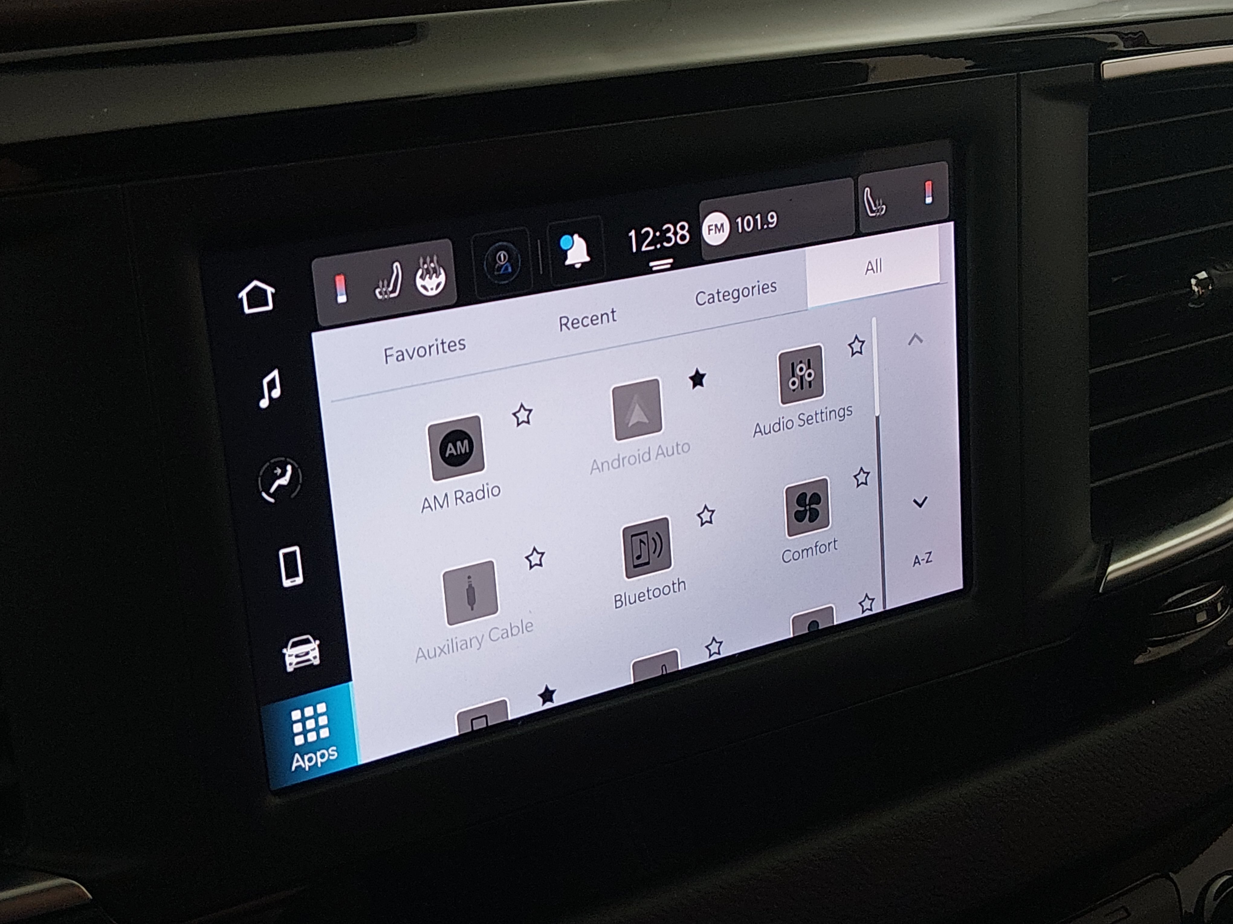 2023 Chrysler Voyager LX - Photo 20