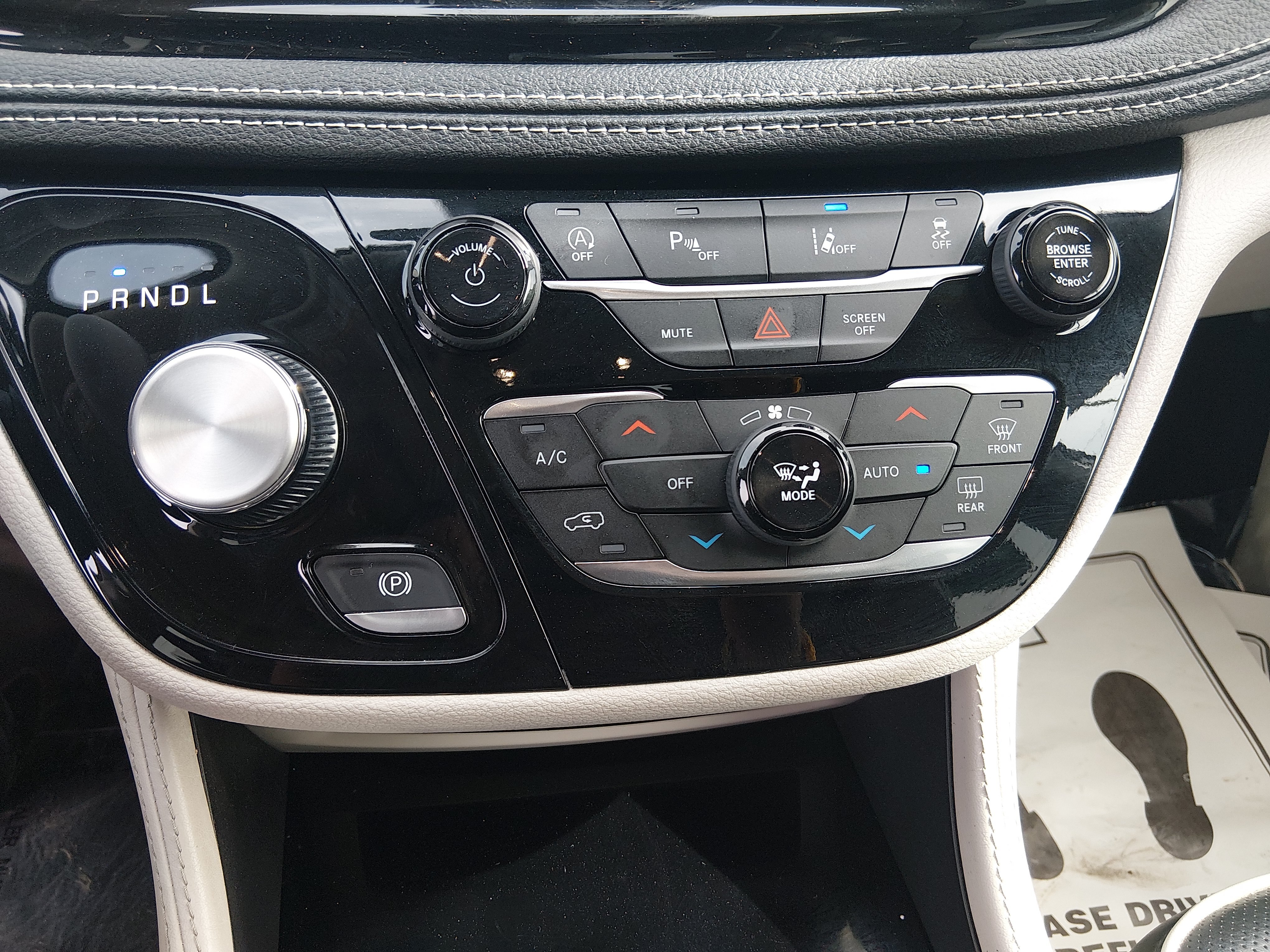 2023 Chrysler Pacifica Limited - Photo 17