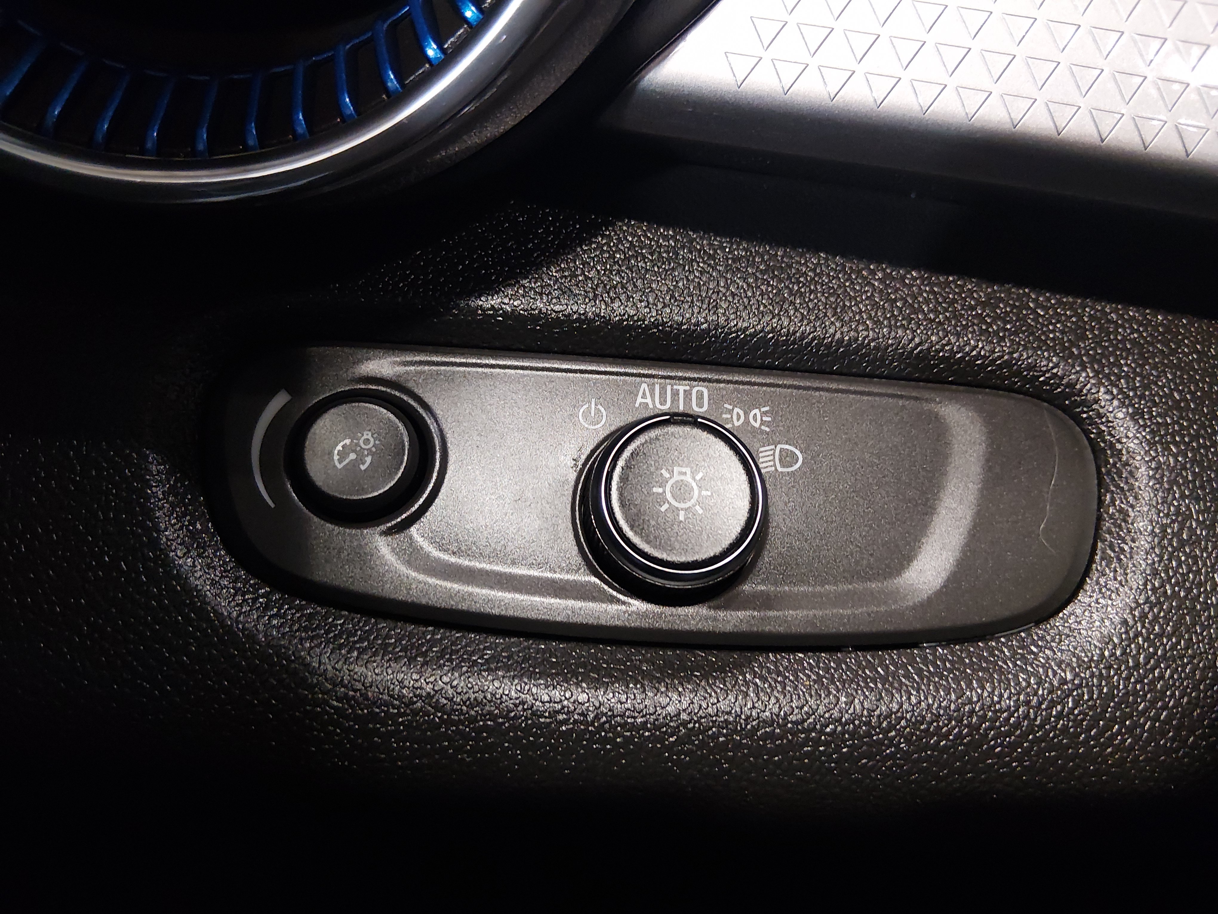 2025 Chevrolet Trax LT - Photo 13