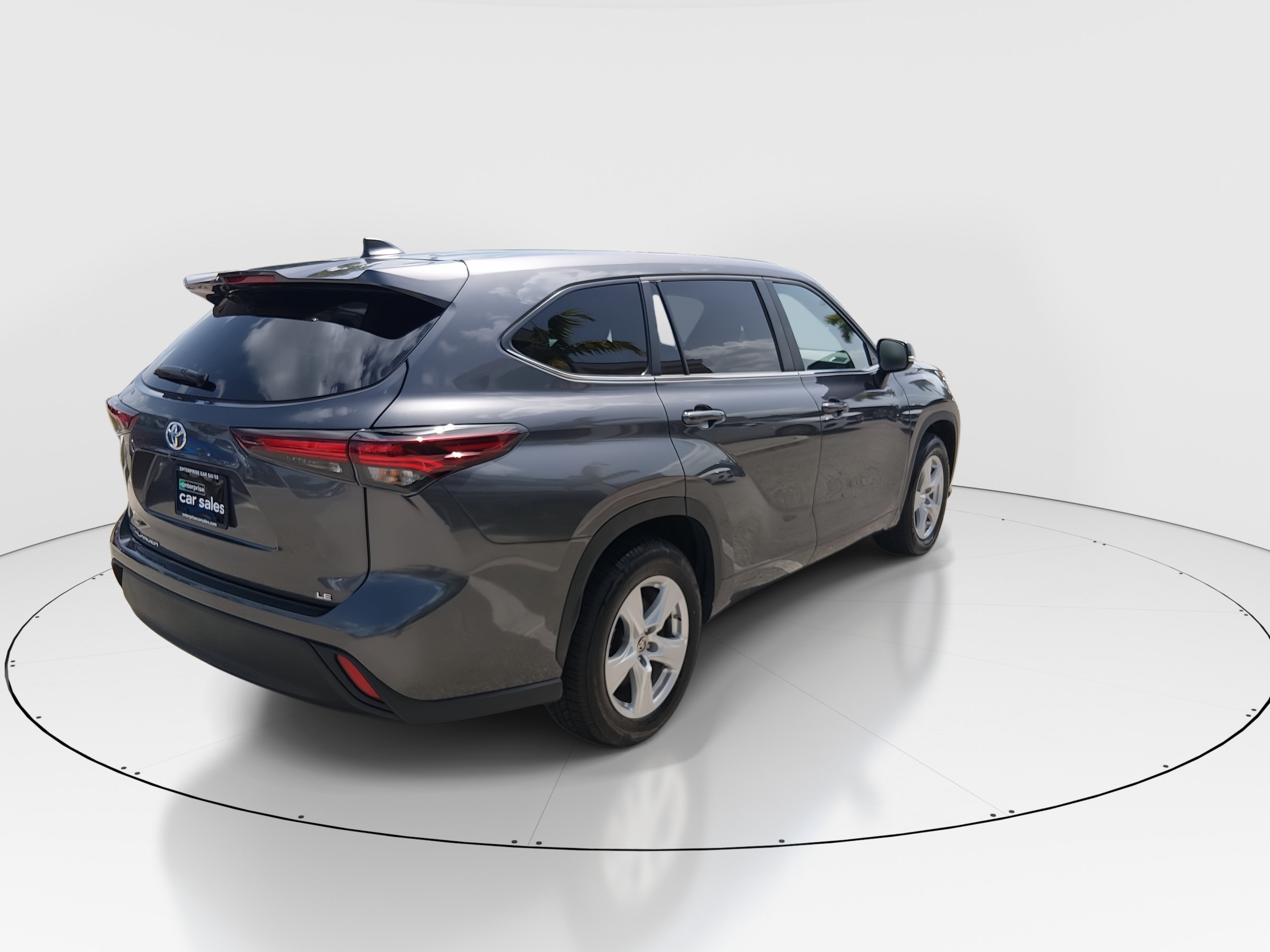 2025 Toyota Highlander LE - Photo 7