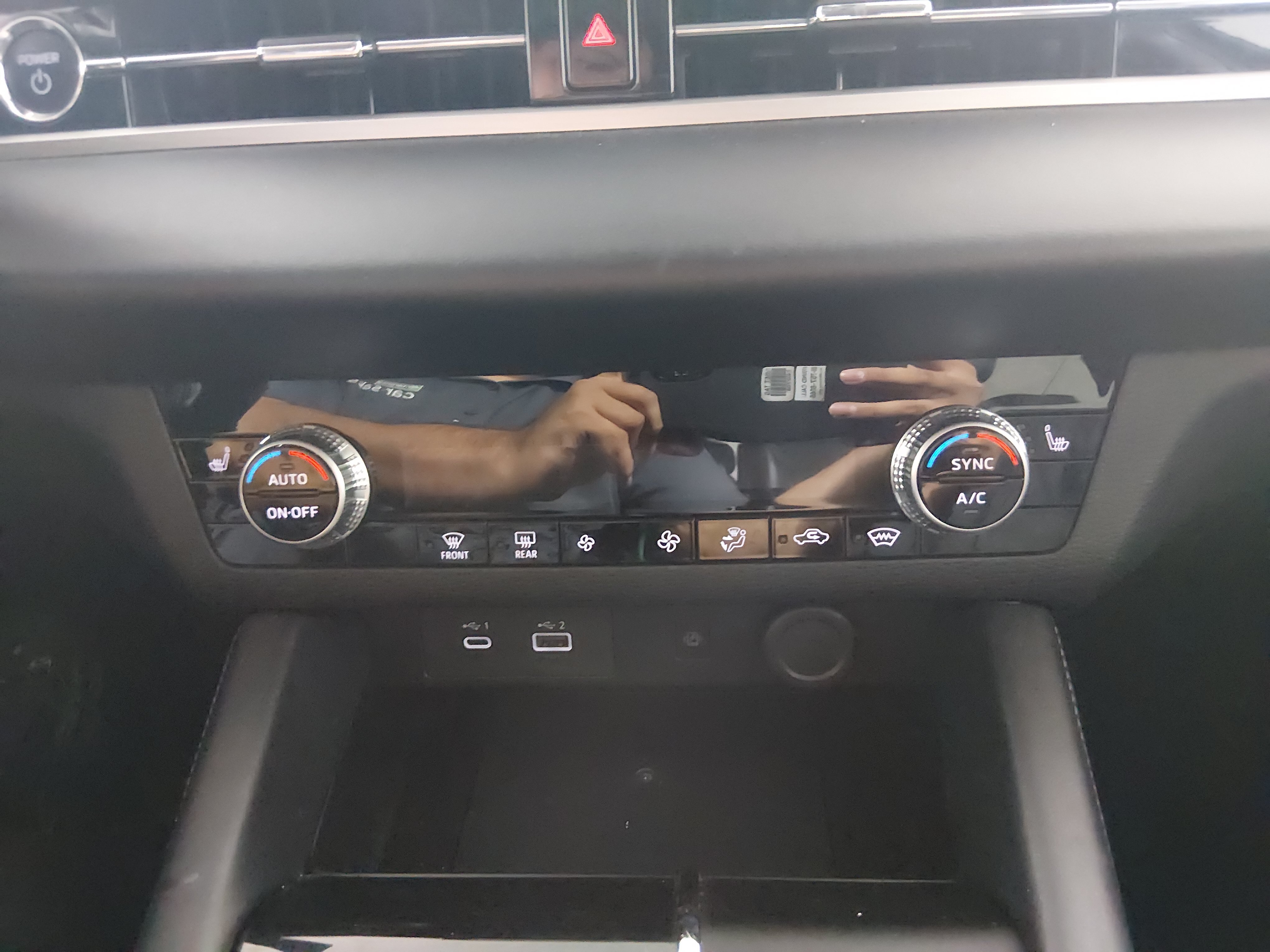 2024 Mitsubishi Outlander Plug-in Hybrid SE - Photo 18