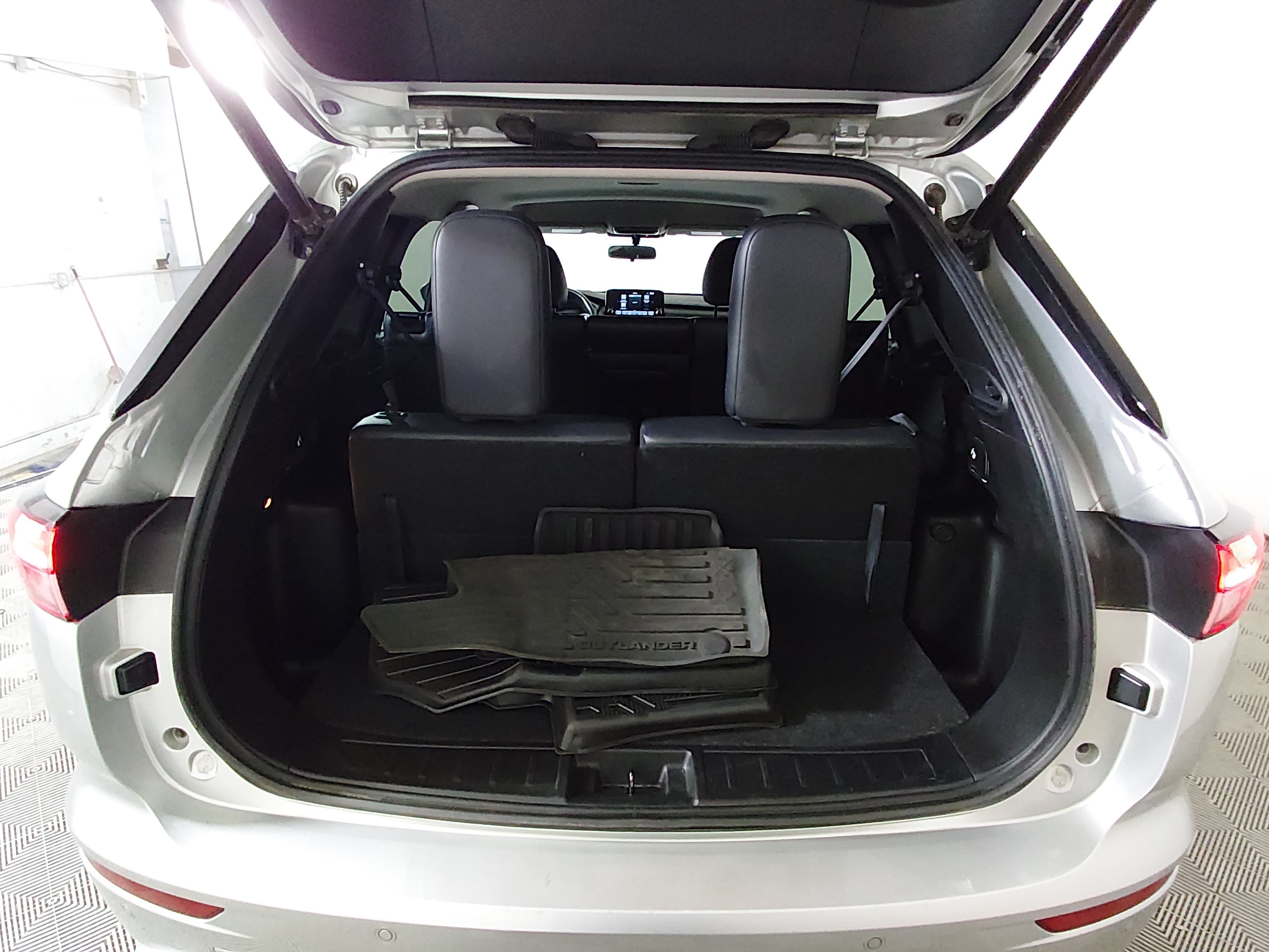 2024 Mitsubishi Outlander SE - Photo 11