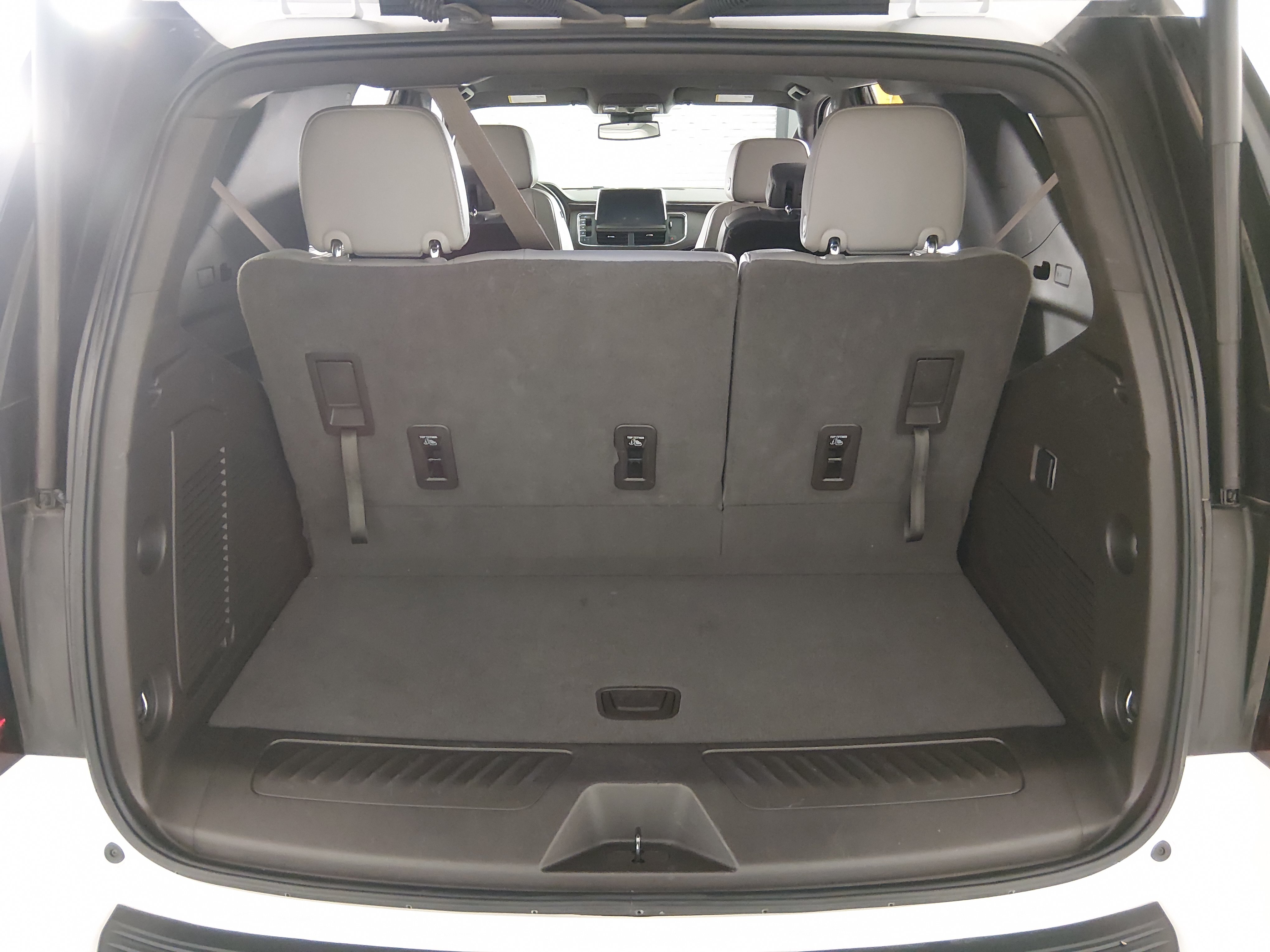 2023 GMC Yukon SLT - Photo 11