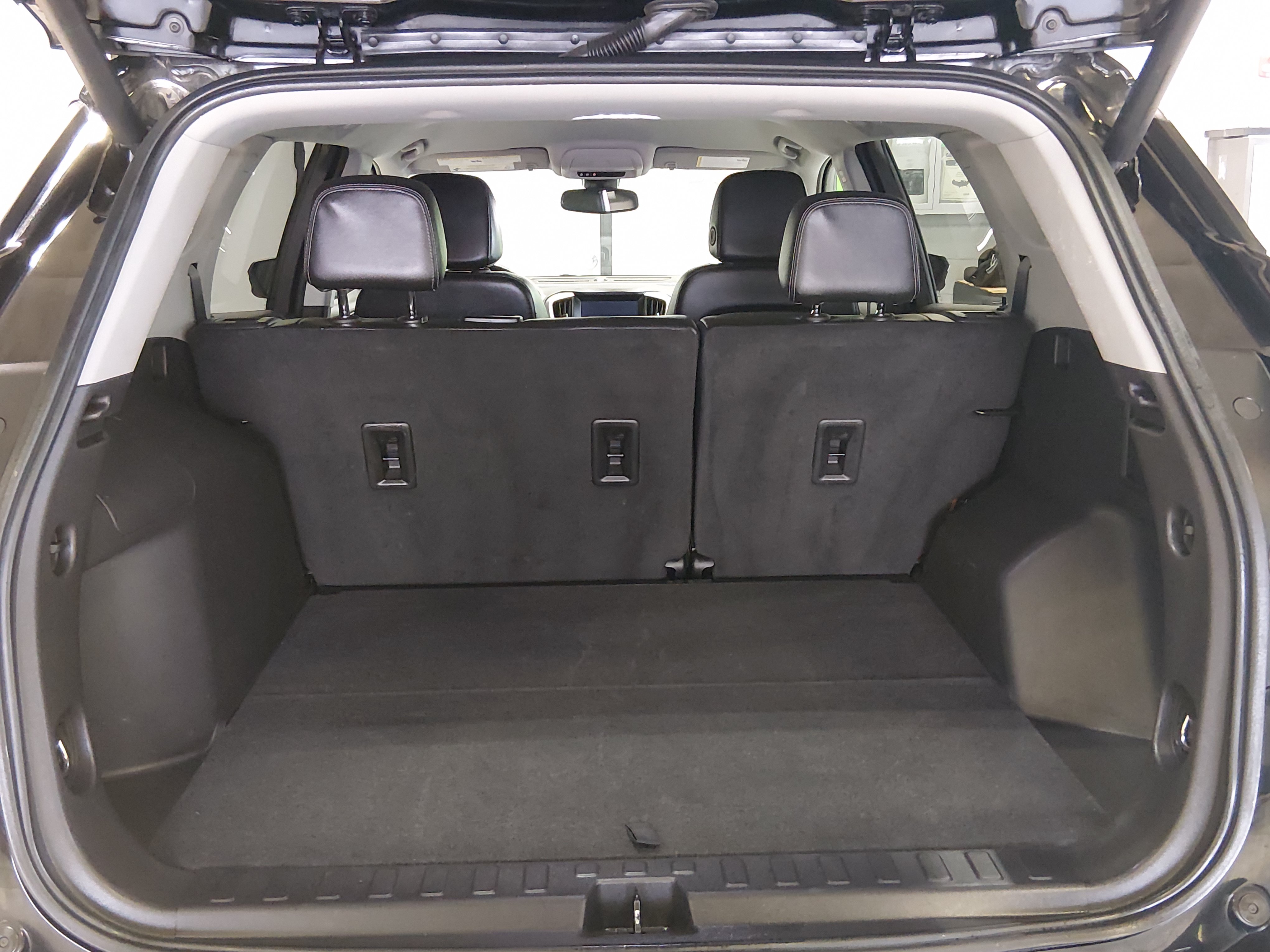 2024 GMC Terrain SLT - Photo 11