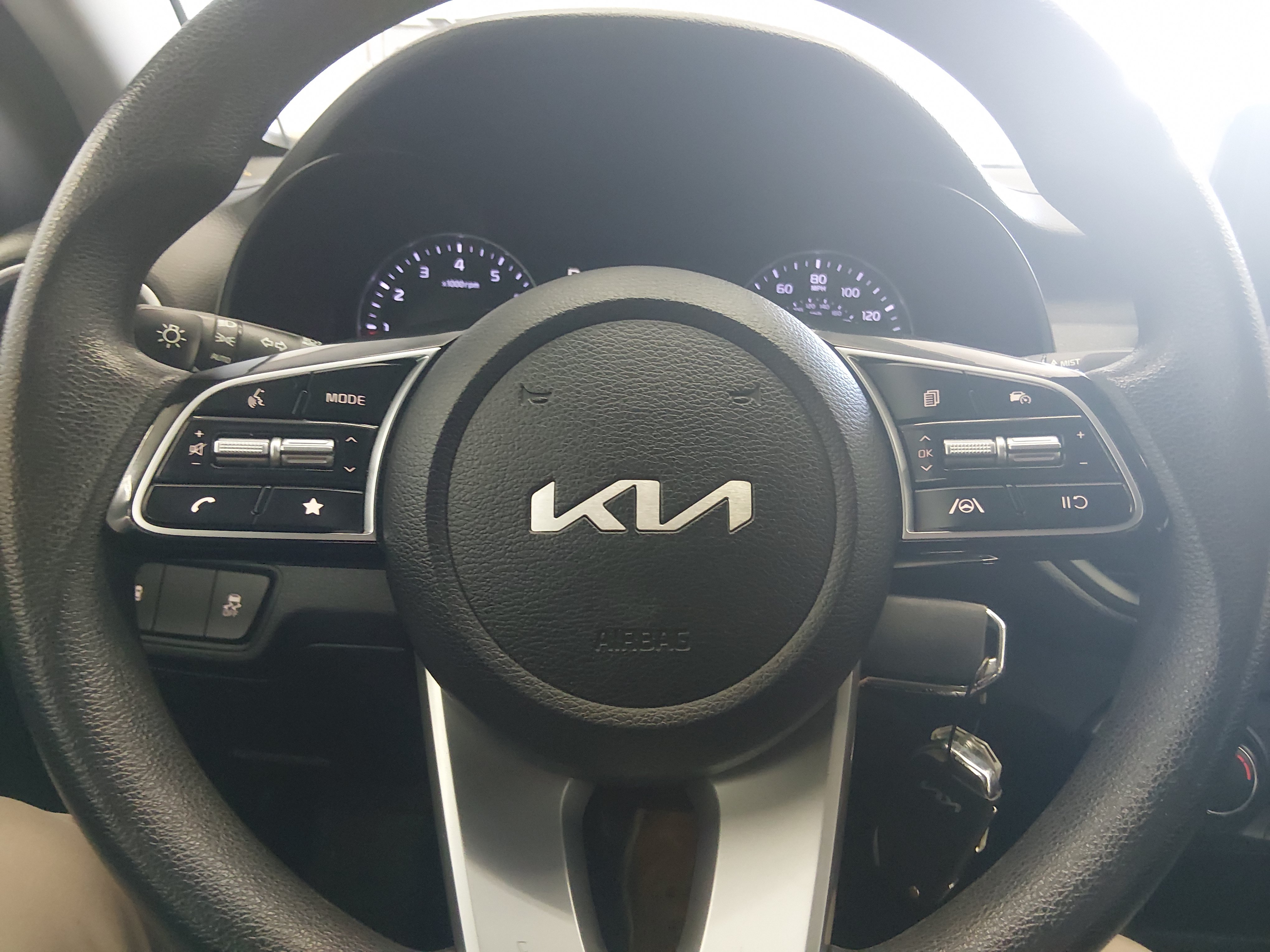 2024 Kia Forte LXS - Photo 12
