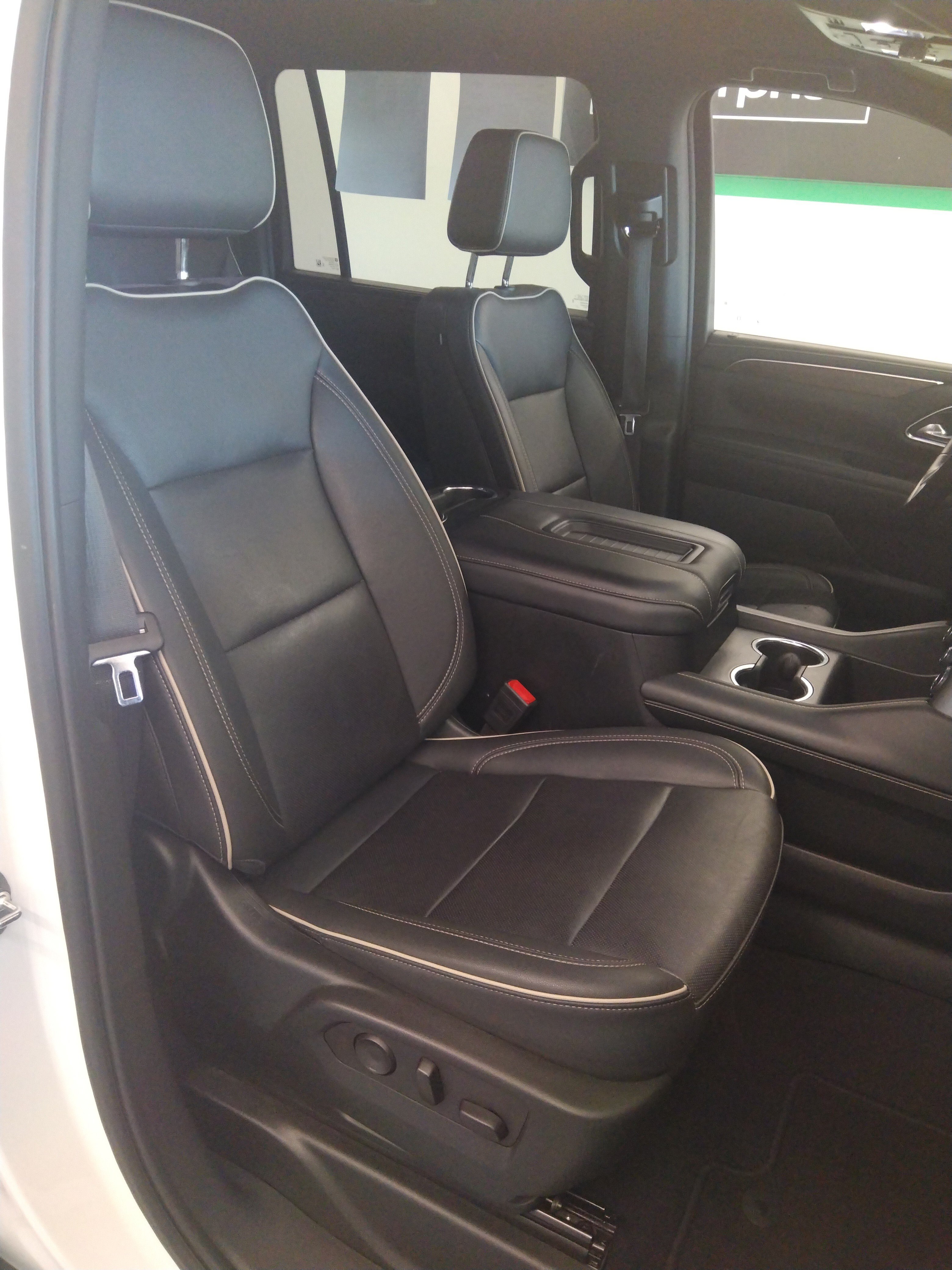 2024 Chevrolet Suburban Premier - Photo 24