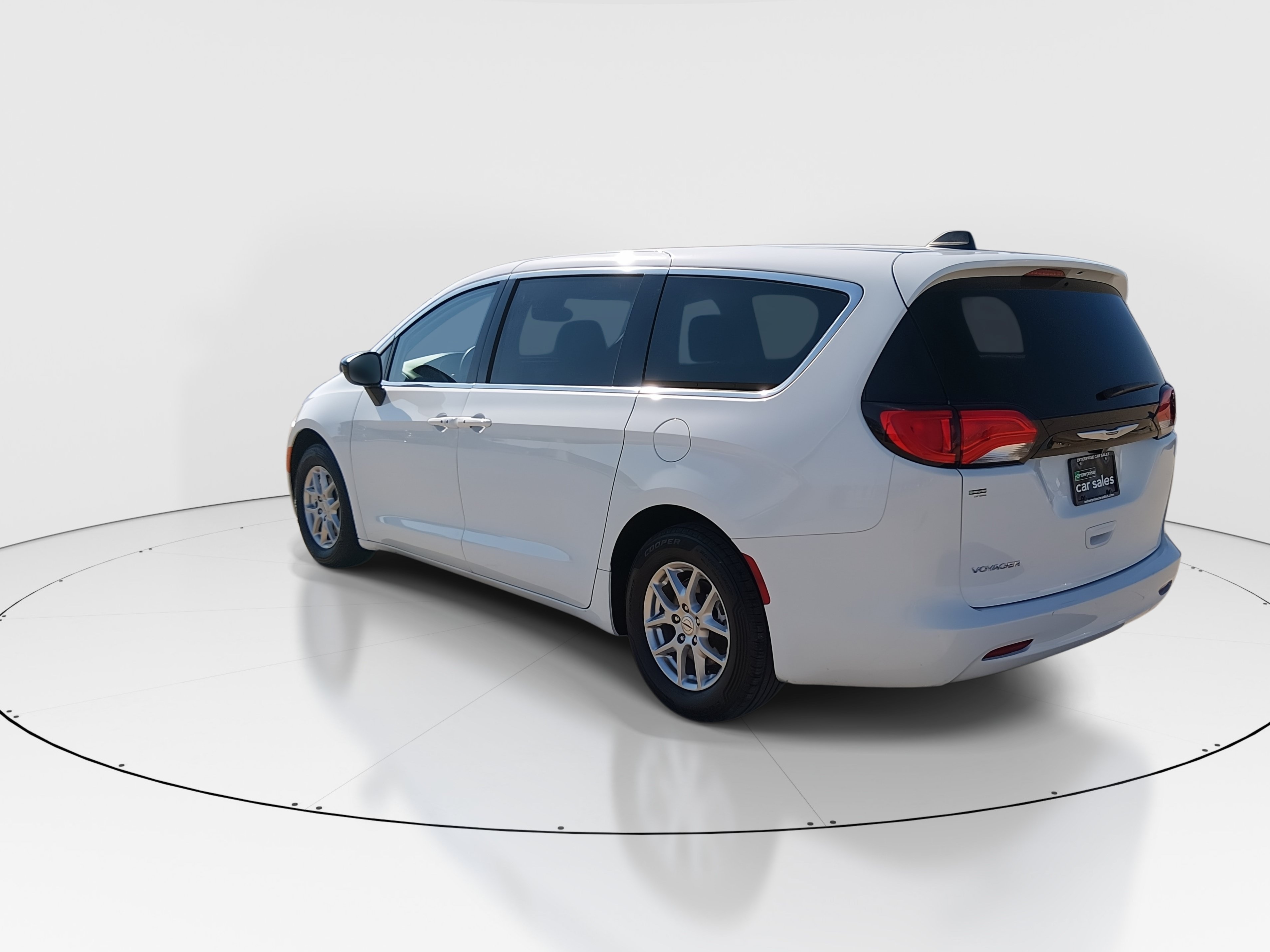 2024 Chrysler Voyager LX - Photo 5