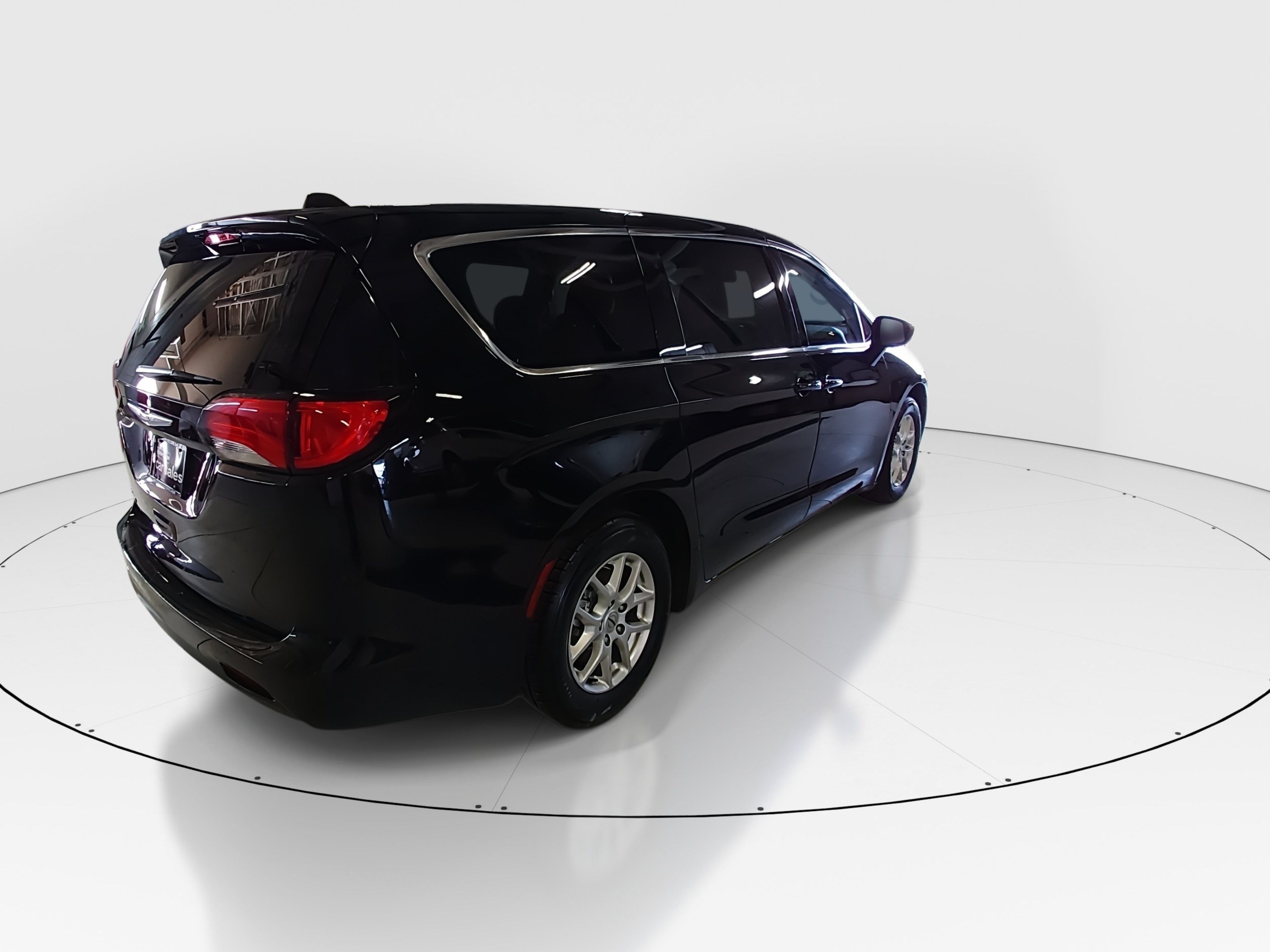 2024 Chrysler Voyager LX - Photo 7