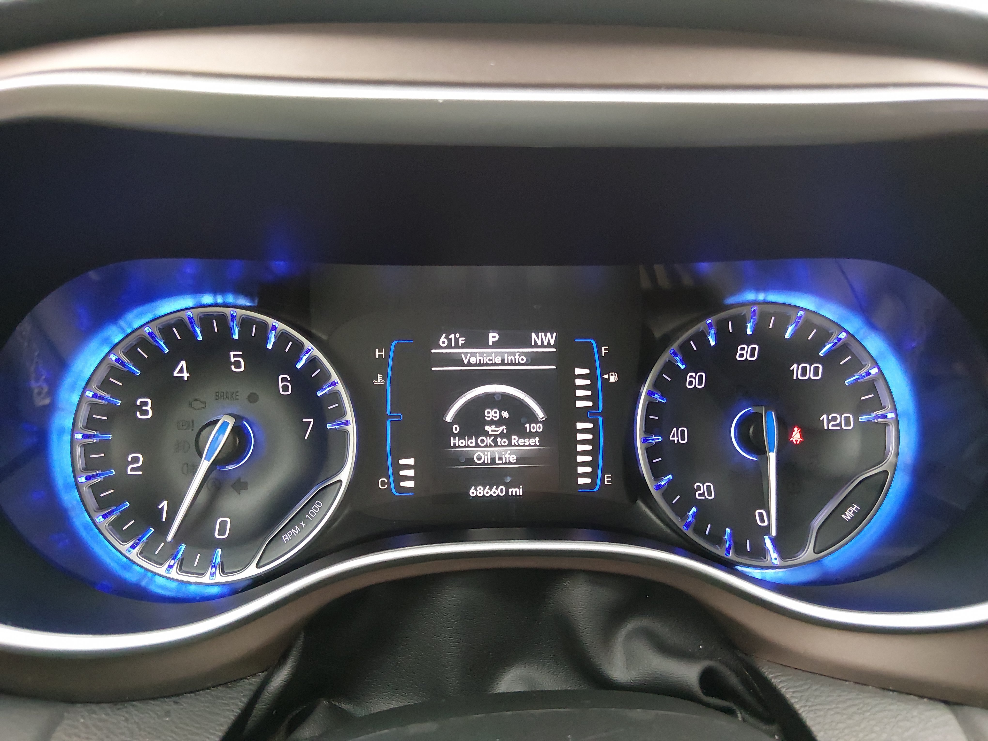 2023 Chrysler Voyager LX - Photo 14