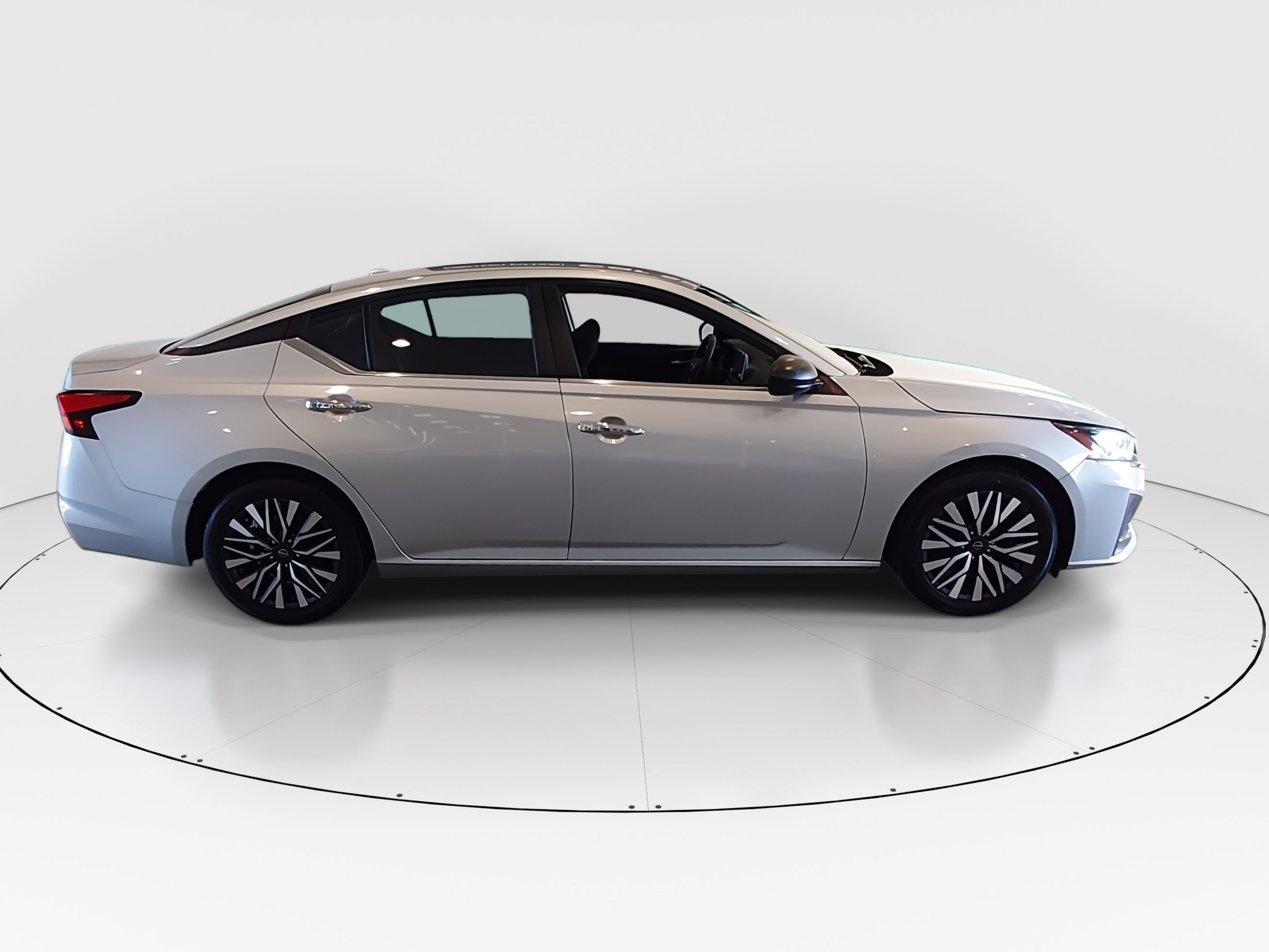 2024 Nissan Altima SV - Photo 8