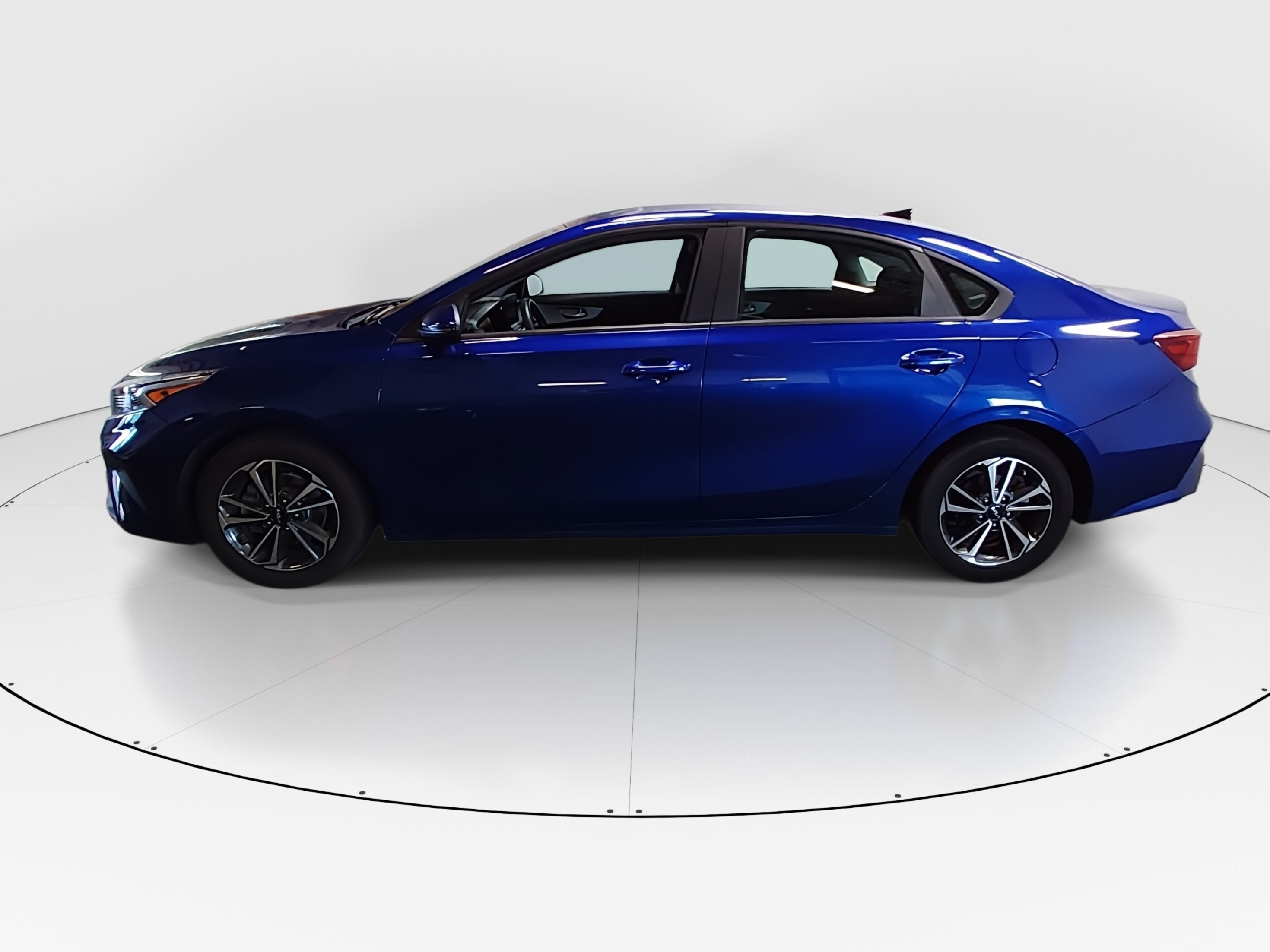 2024 Kia Forte LXS - Photo 4