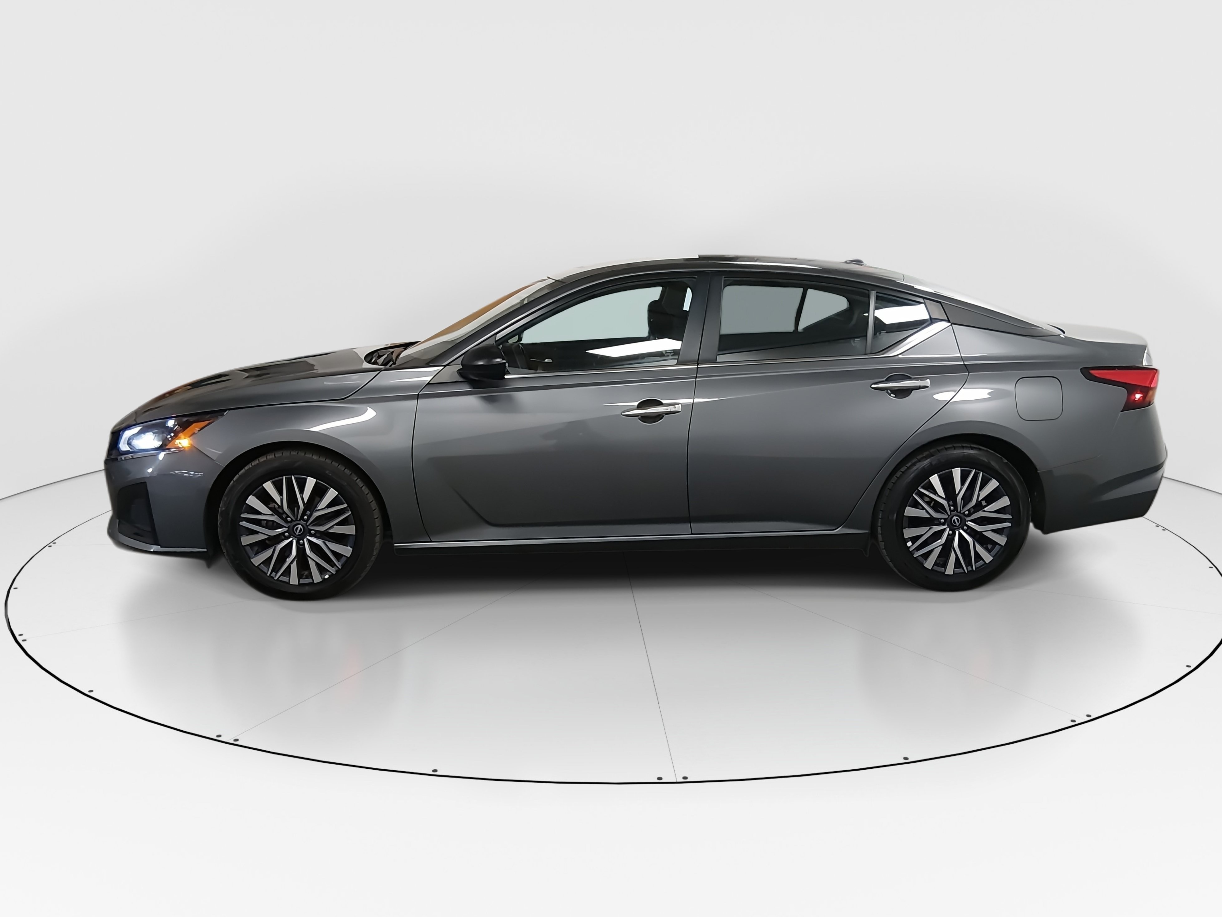 2025 Nissan Altima SV - Photo 4