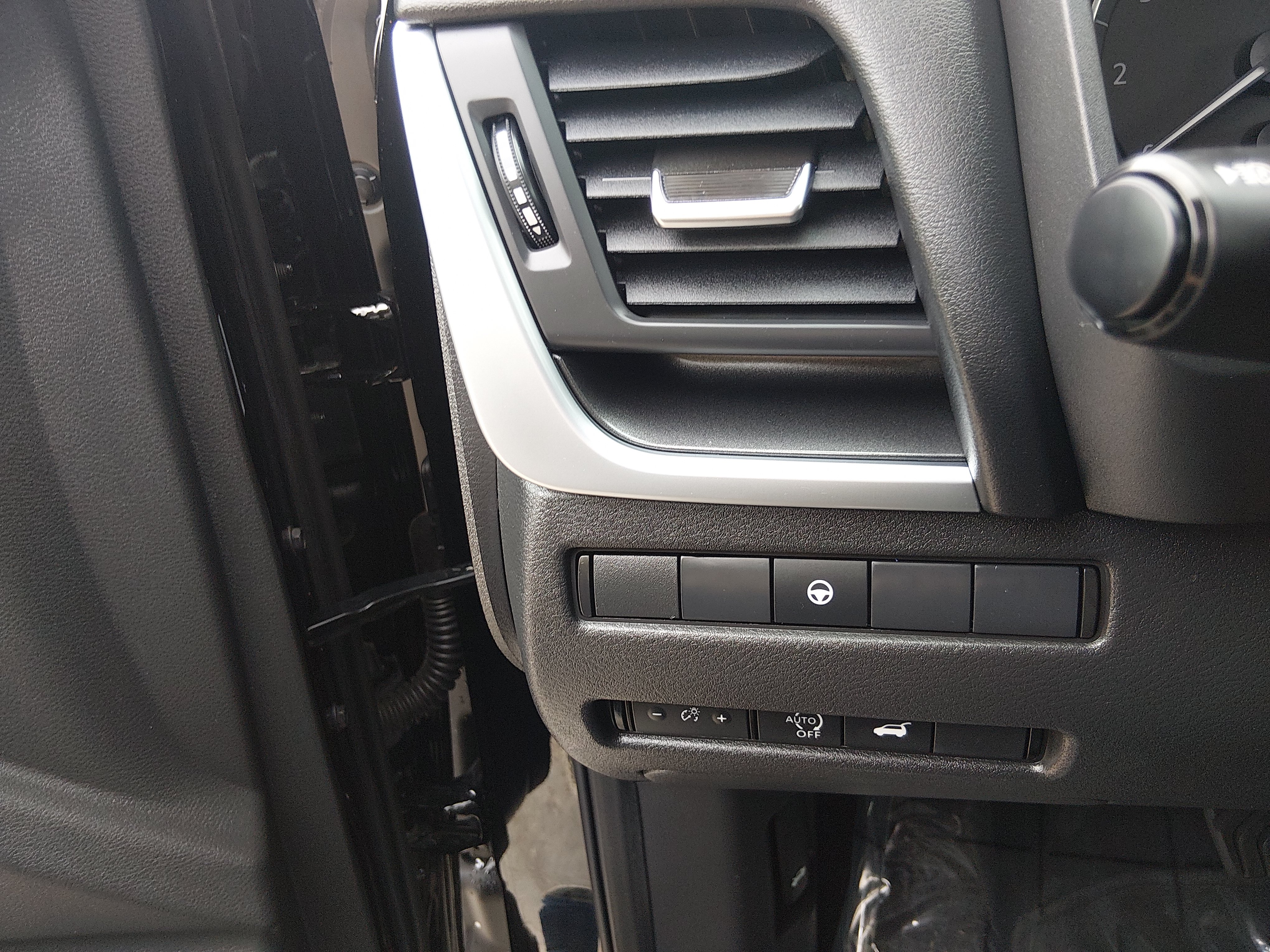 2025 Nissan Rogue SV - Photo 13