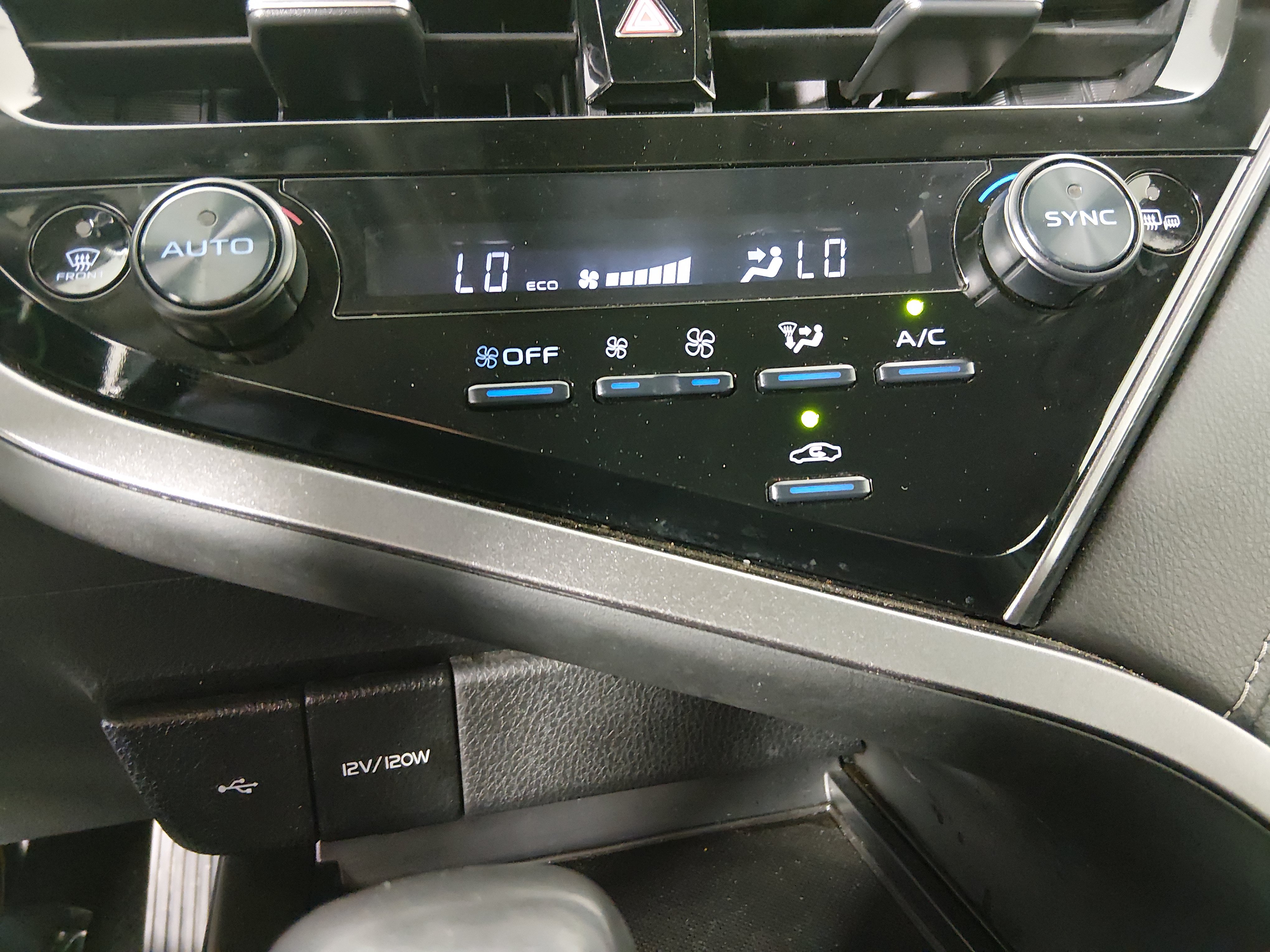 2024 Toyota Camry SE - Photo 17