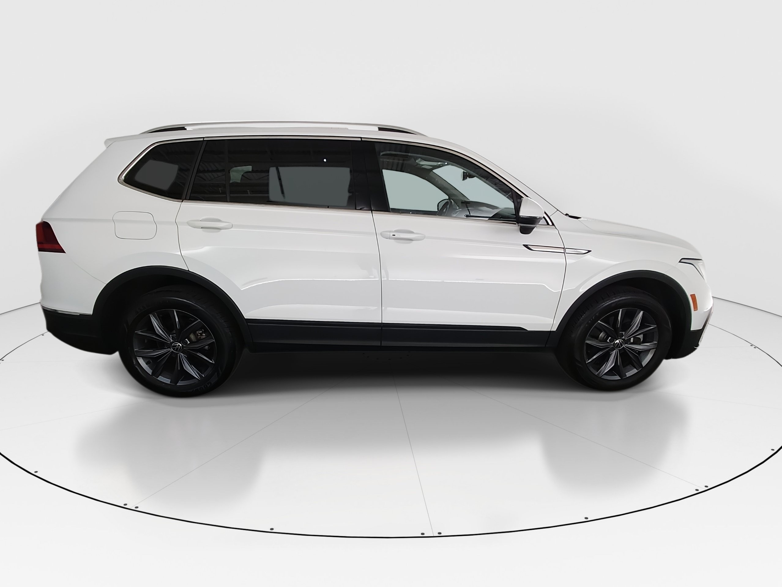 2022 Volkswagen Tiguan SE - Photo 8