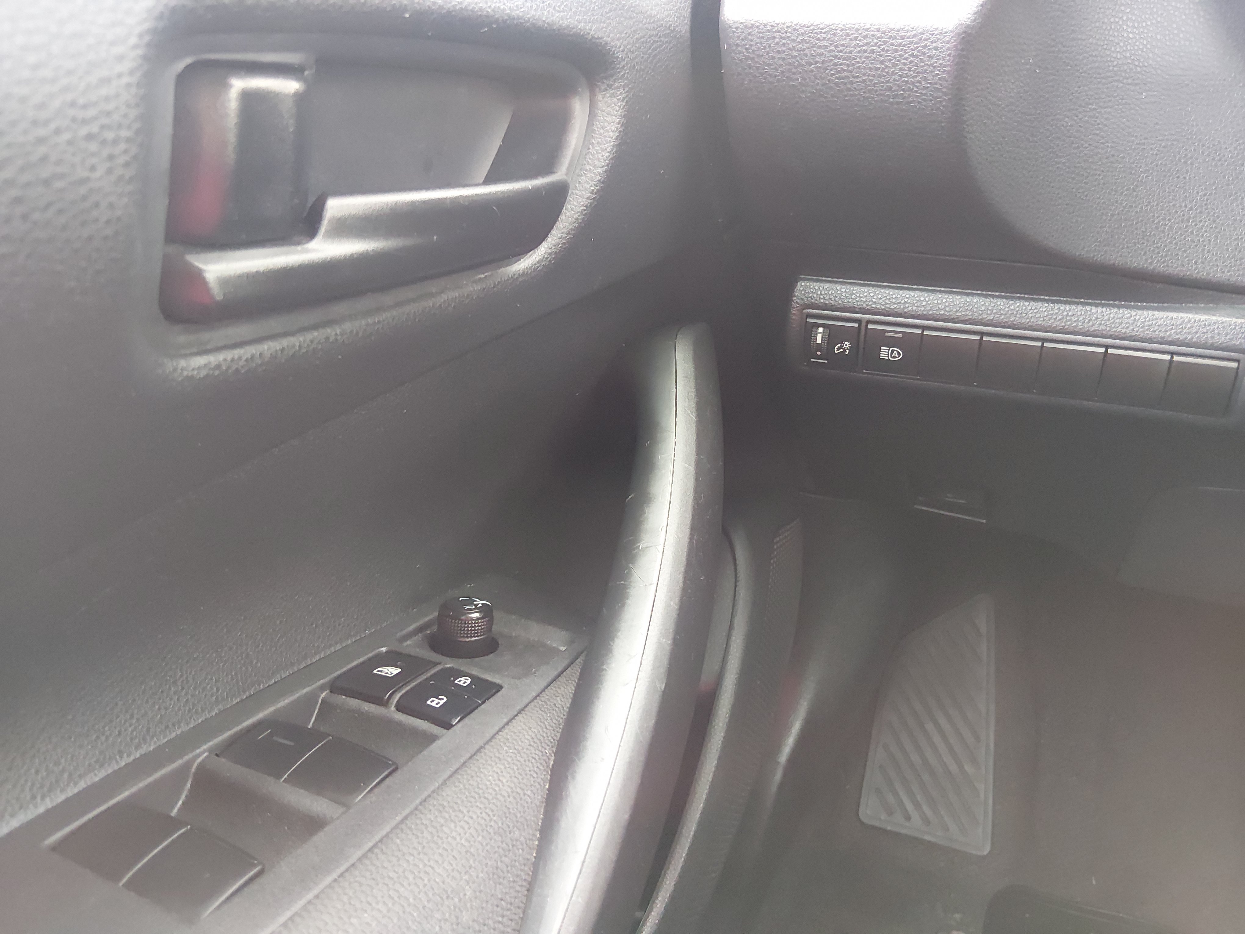 2024 Toyota Corolla LE - Photo 13