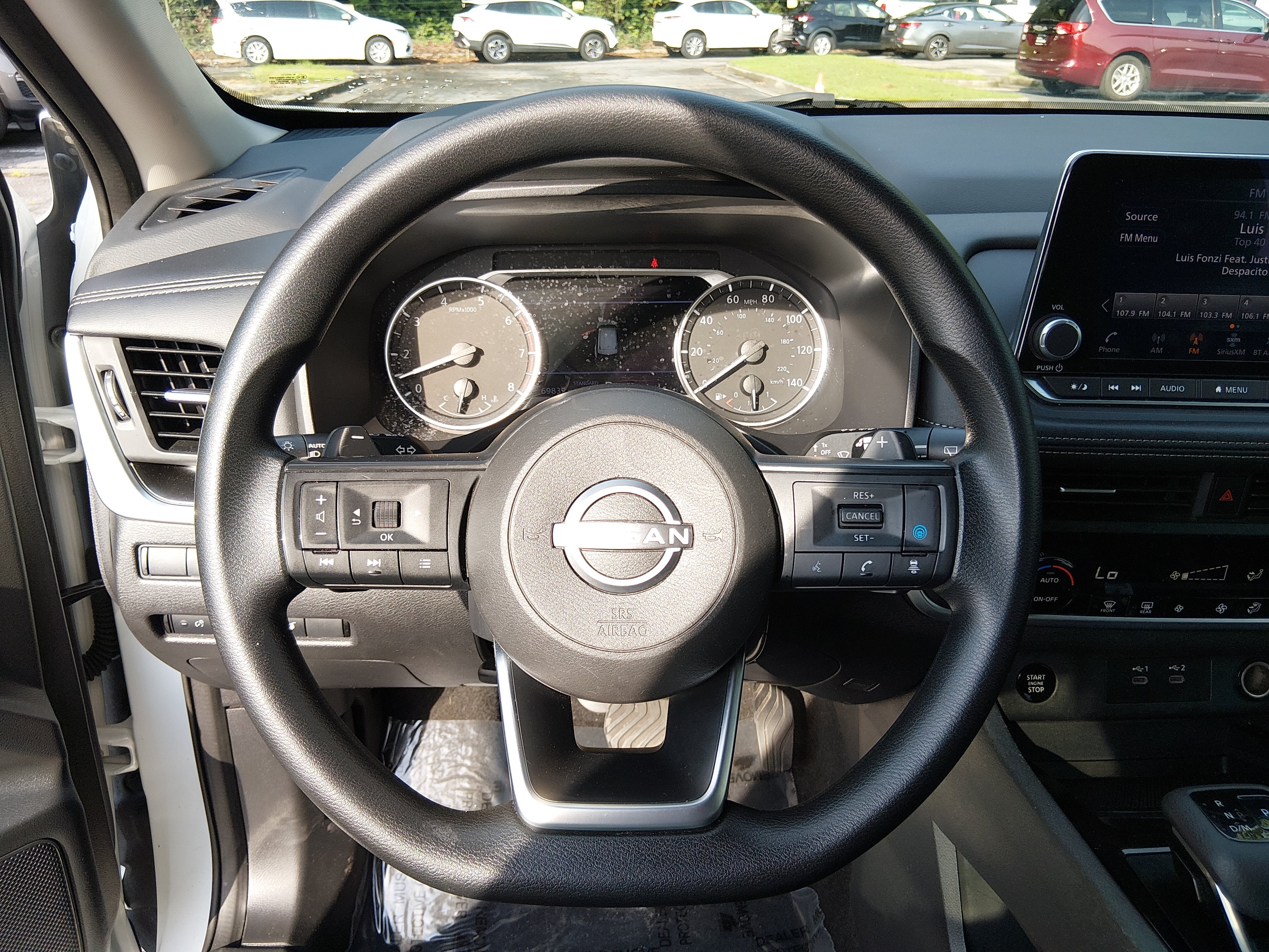 2024 Nissan Rogue SV - Photo 12