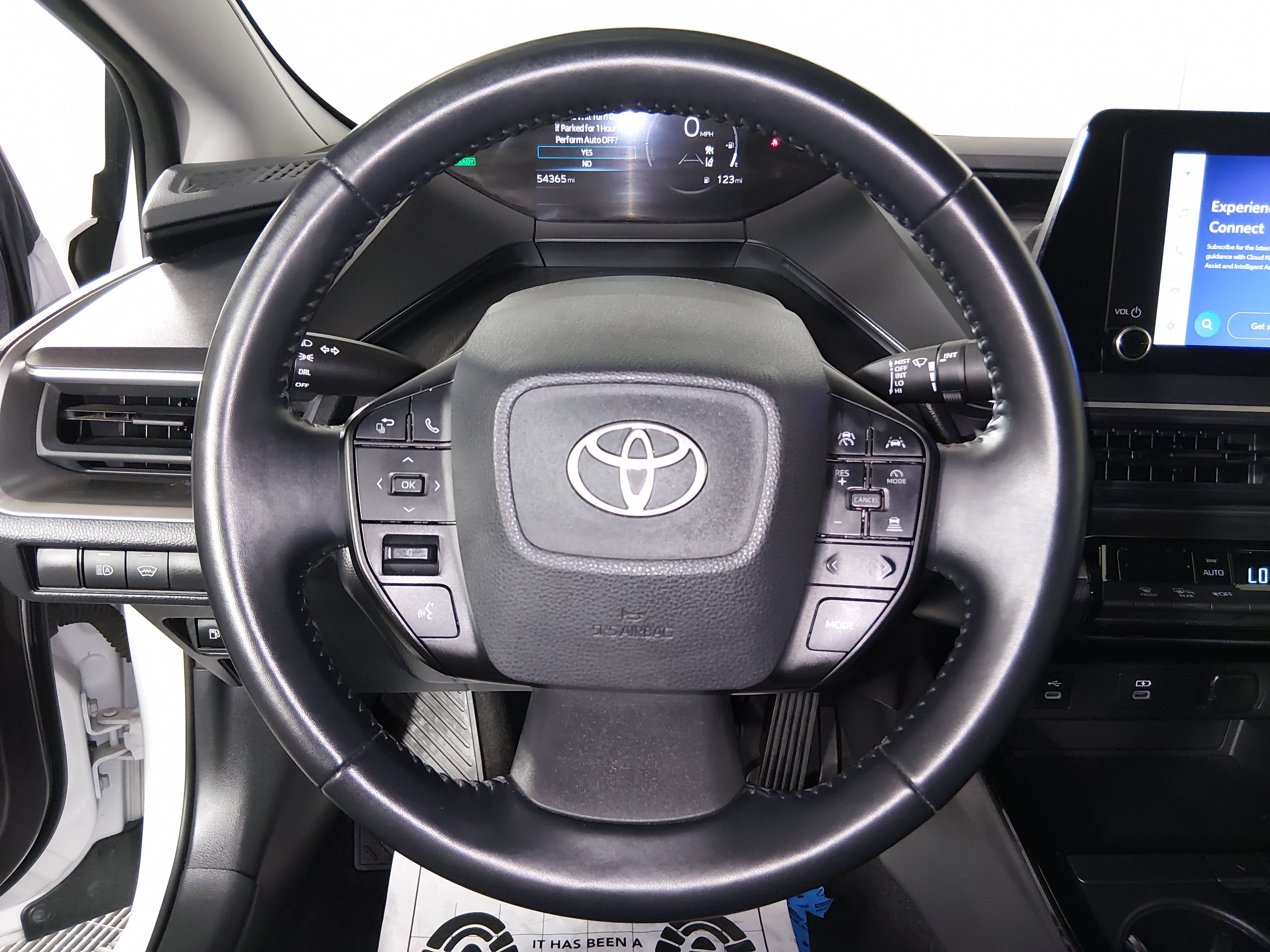 2024 Toyota Prius LE - Photo 12