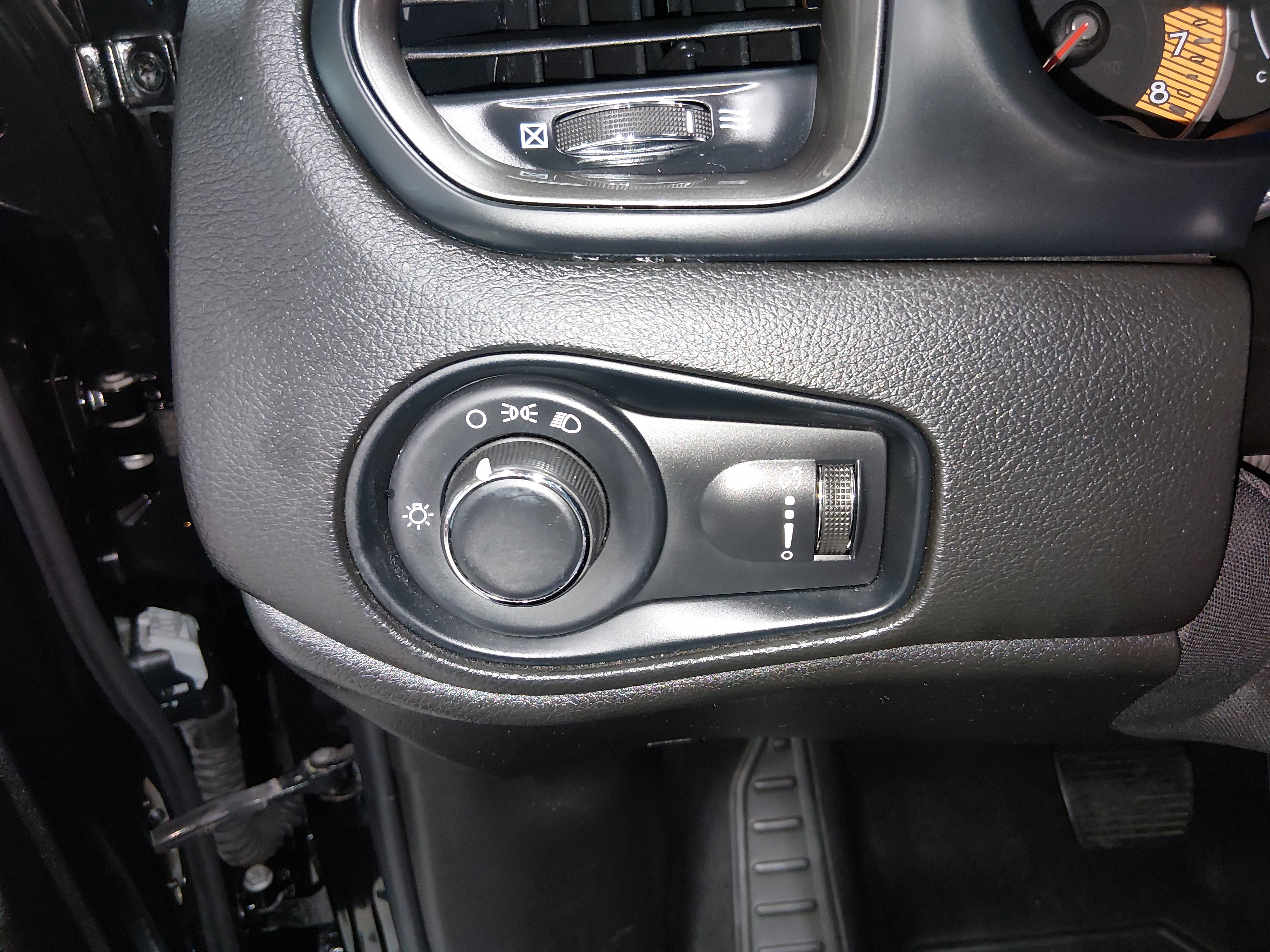 2023 Jeep Renegade Latitude - Photo 12
