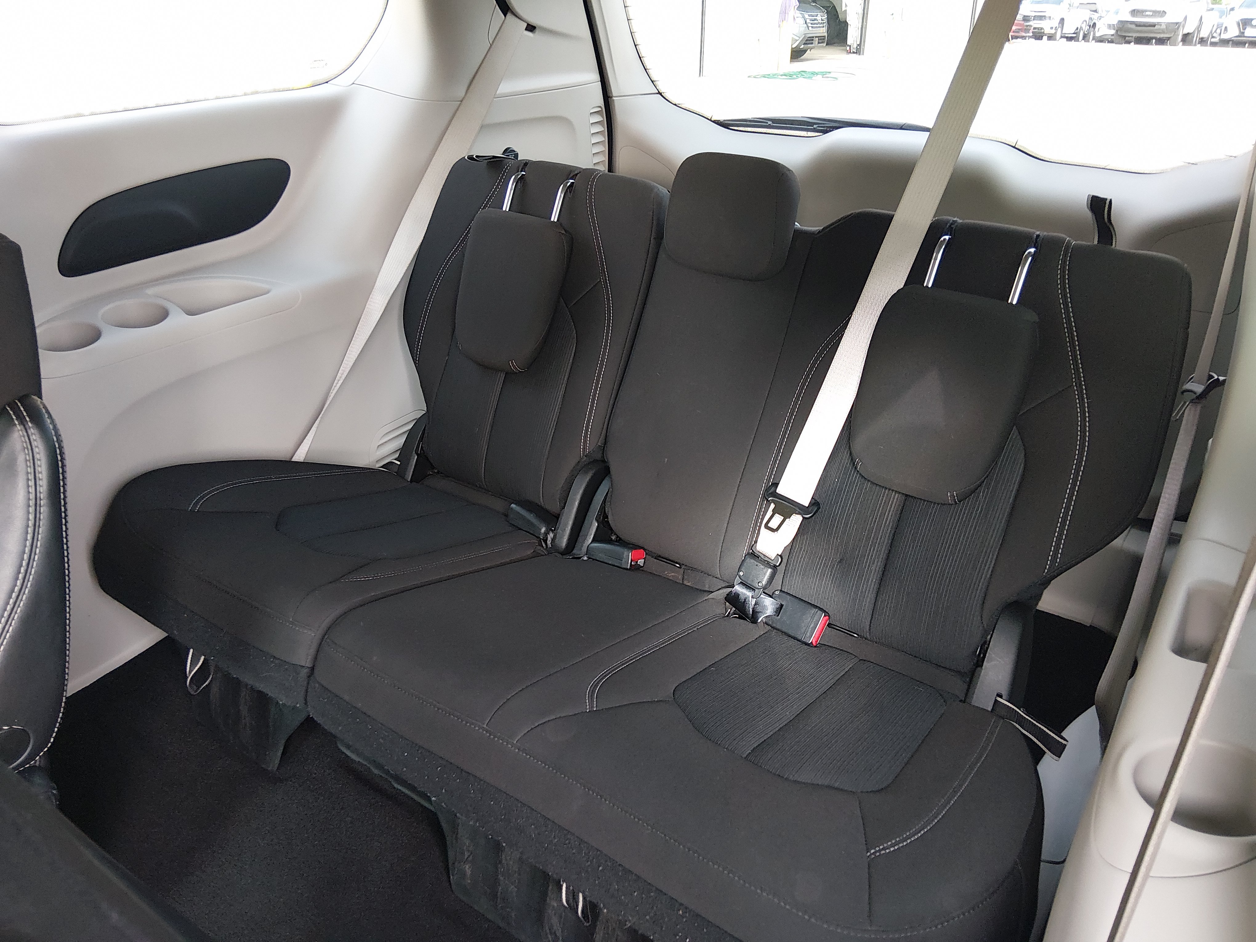 2023 Chrysler Voyager LX - Photo 17