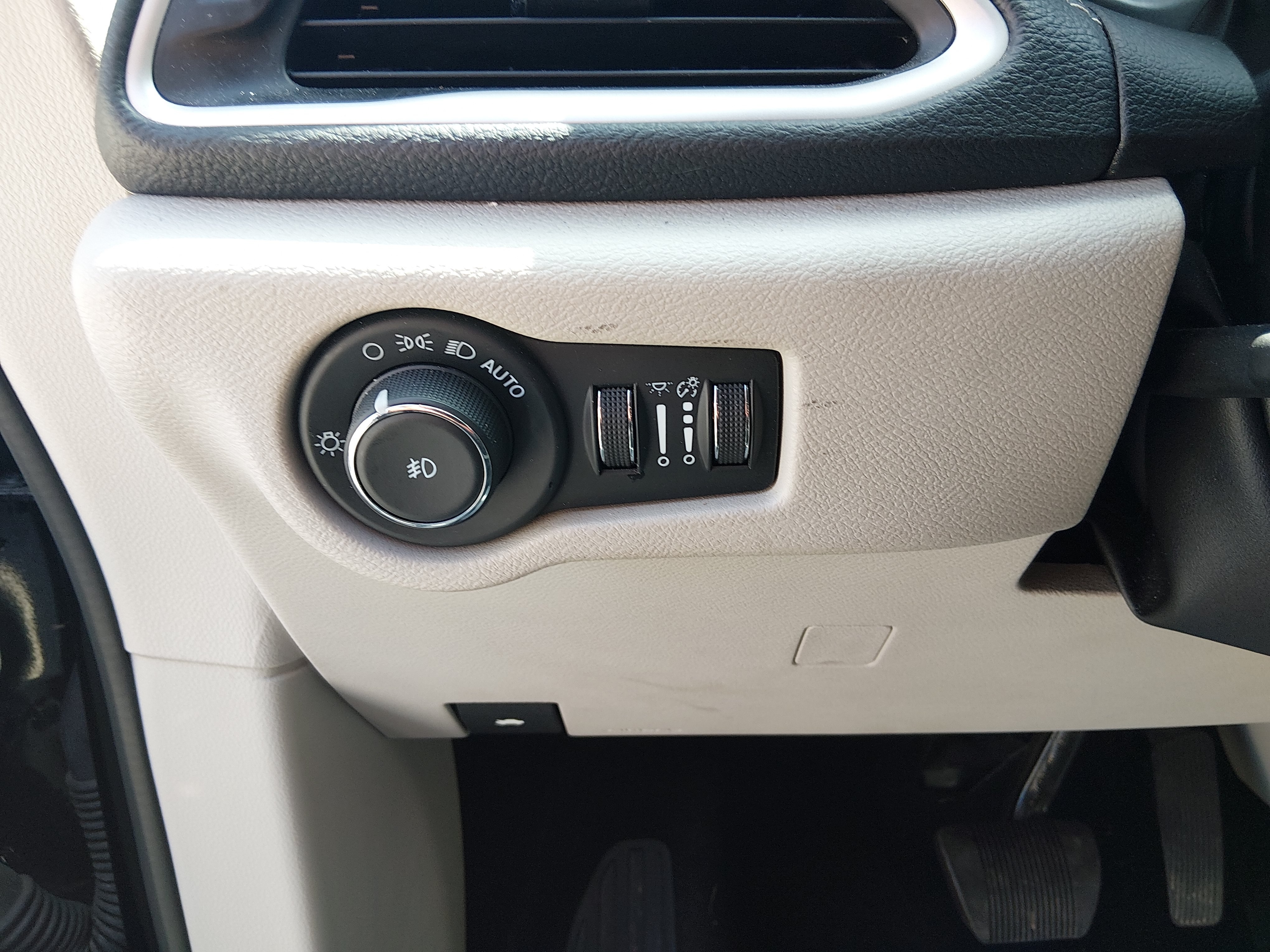 2024 Chrysler Pacifica PHEV Select - Photo 13
