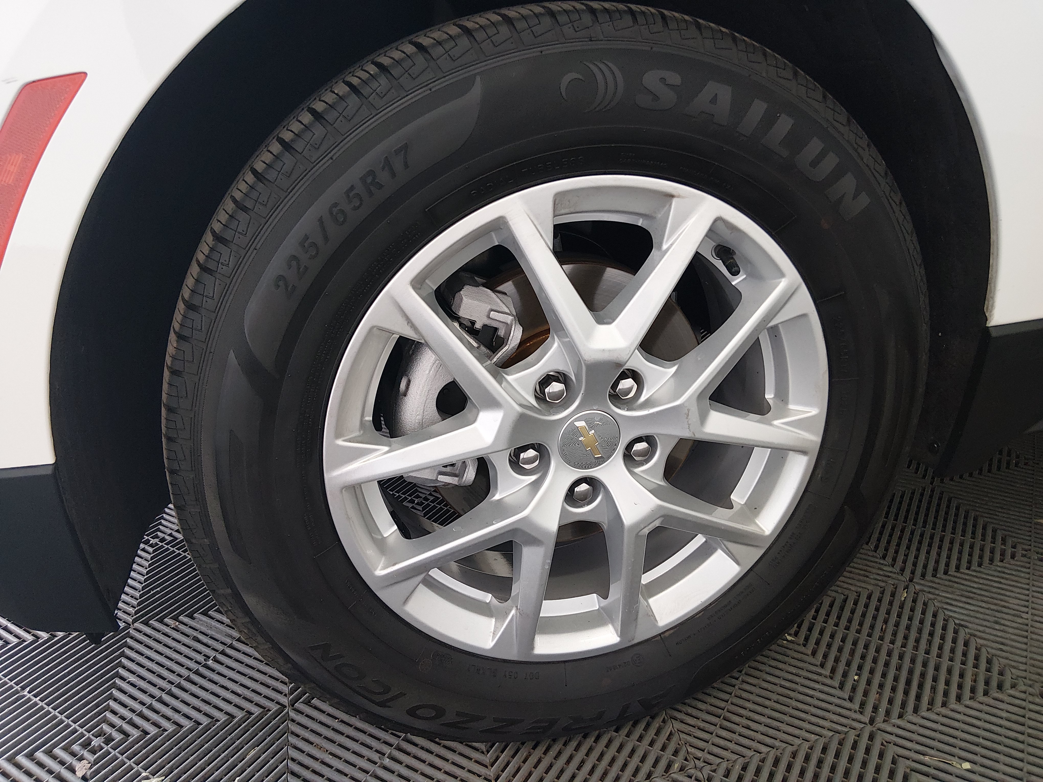 2024 Chevrolet Equinox LT - Photo 10