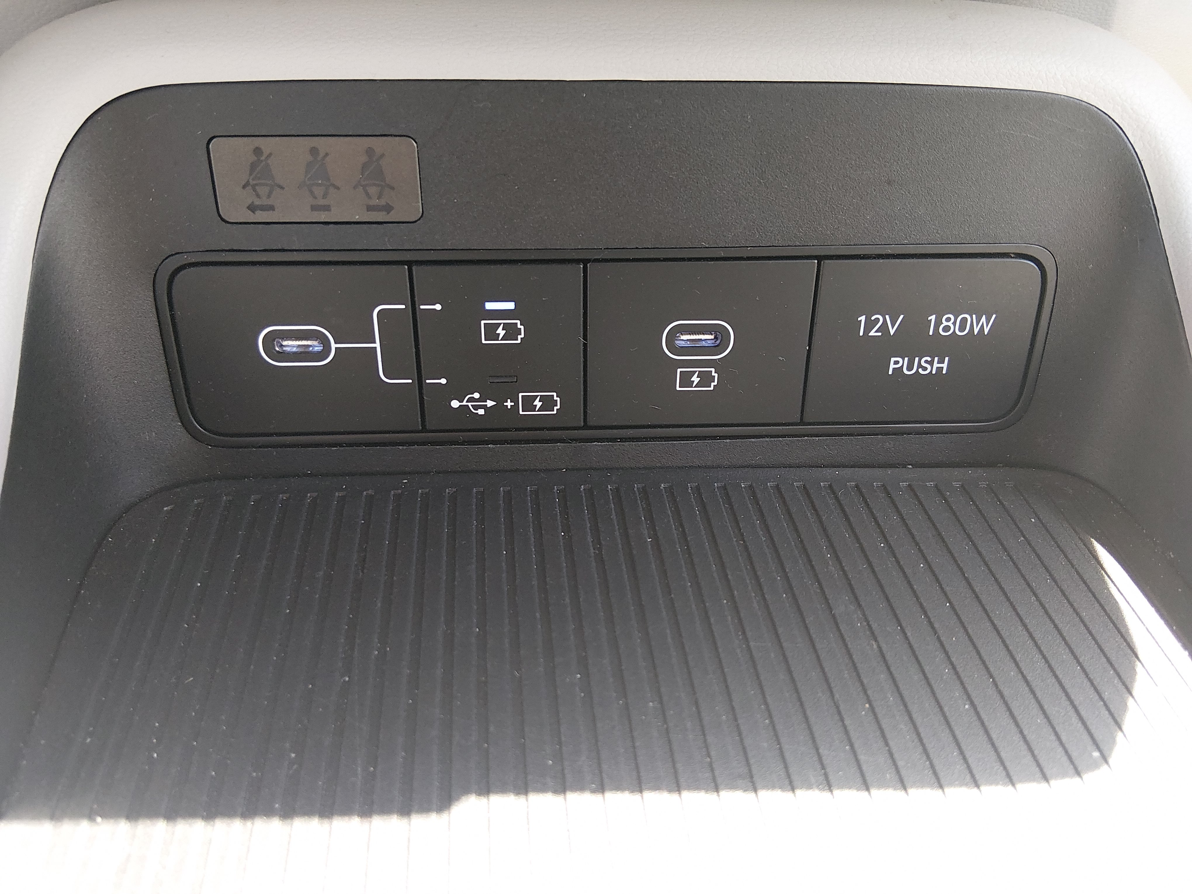 2025 Hyundai Kona SEL - Photo 17