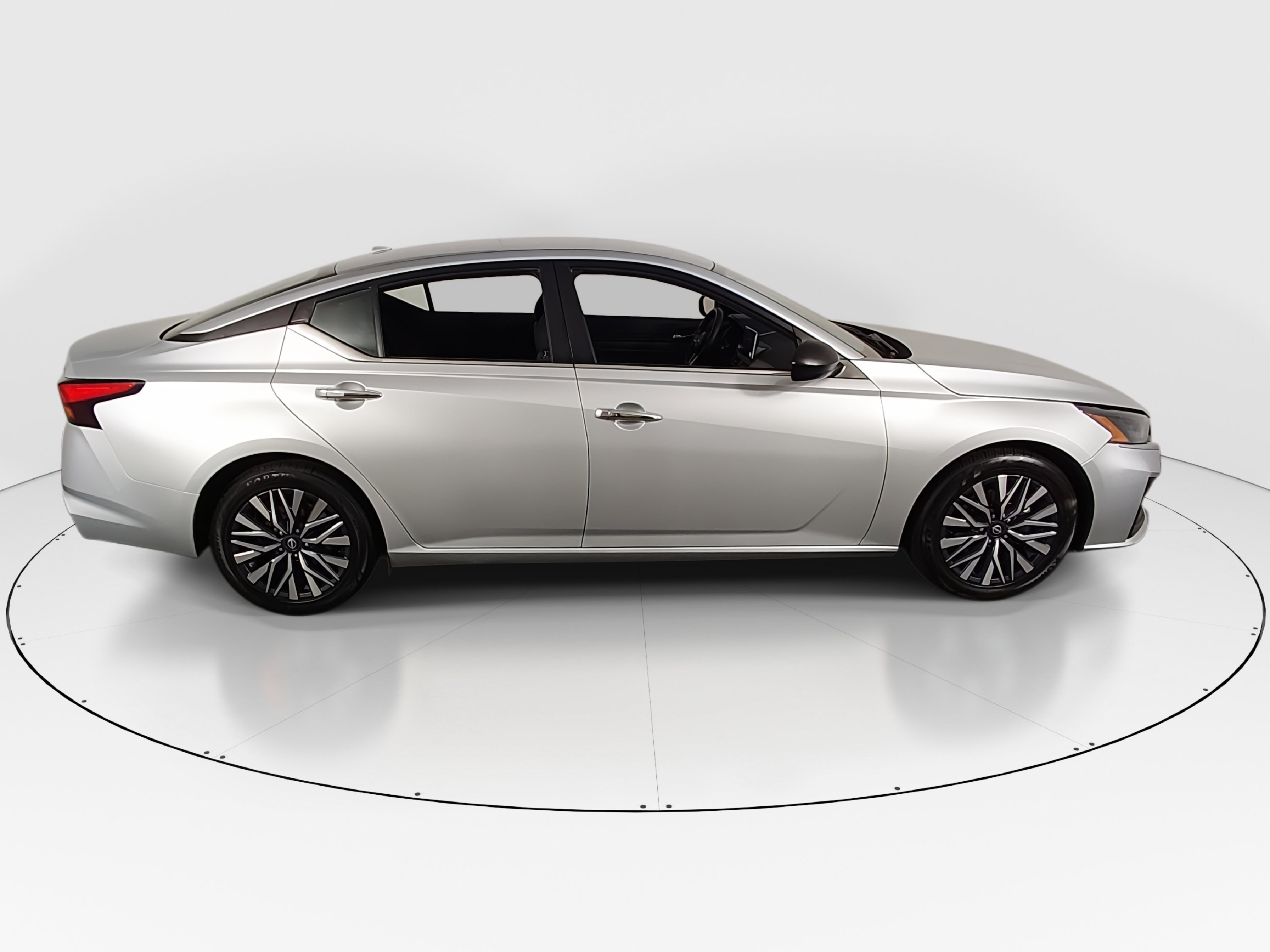 2024 Nissan Altima SV - Photo 8