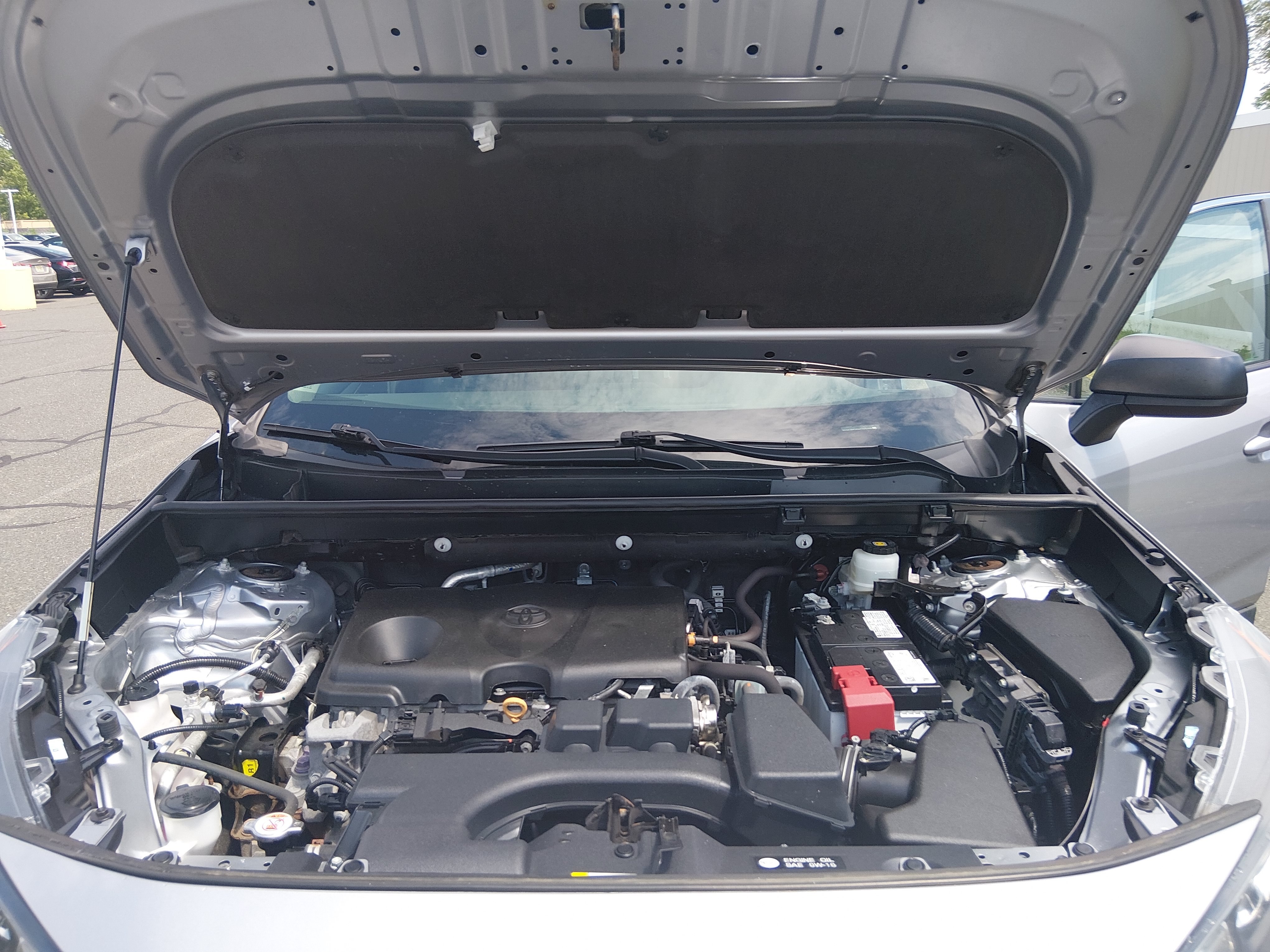2022 Toyota RAV4 LE - Photo 9