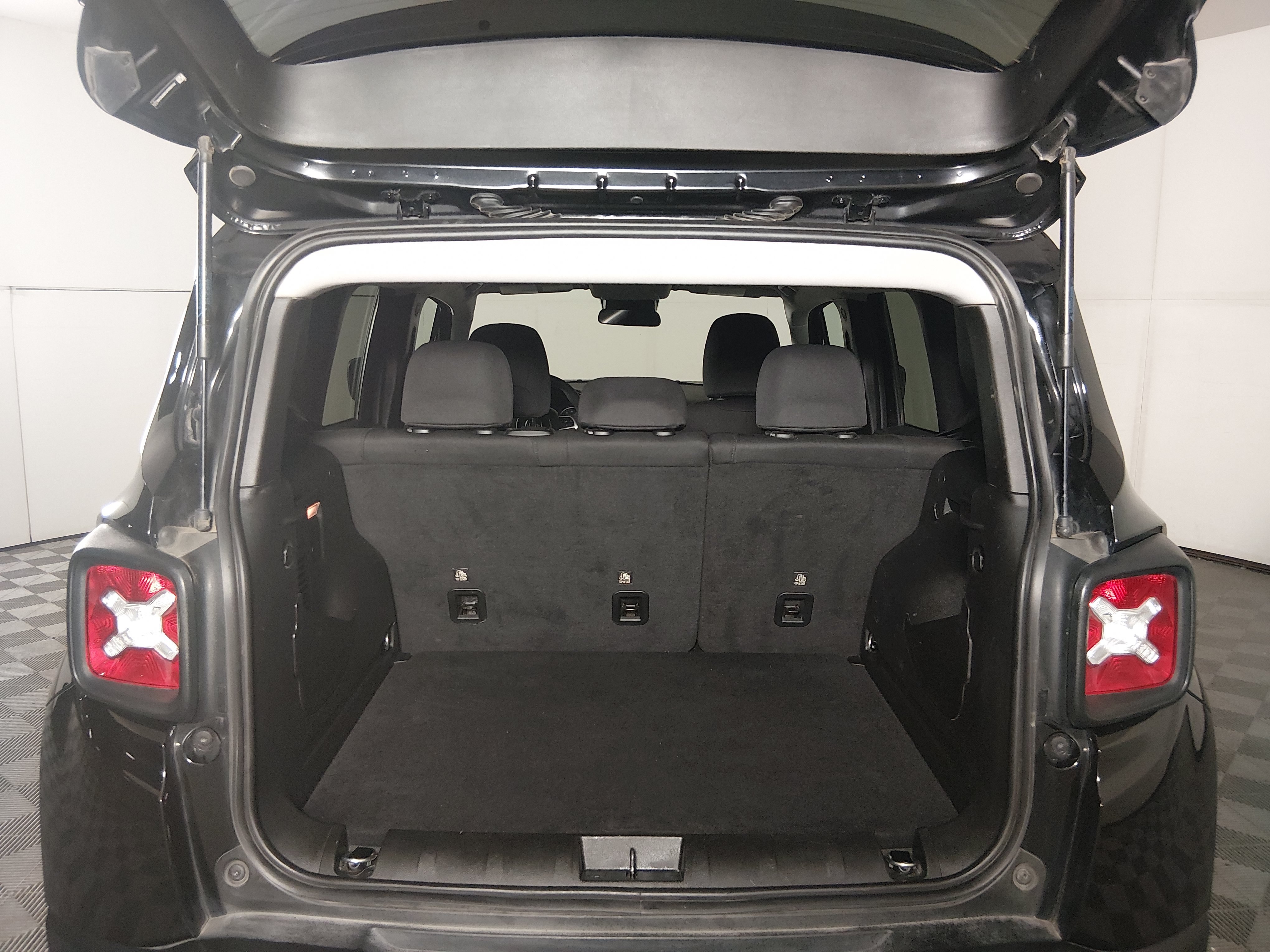 2023 Jeep Renegade Latitude - Photo 11