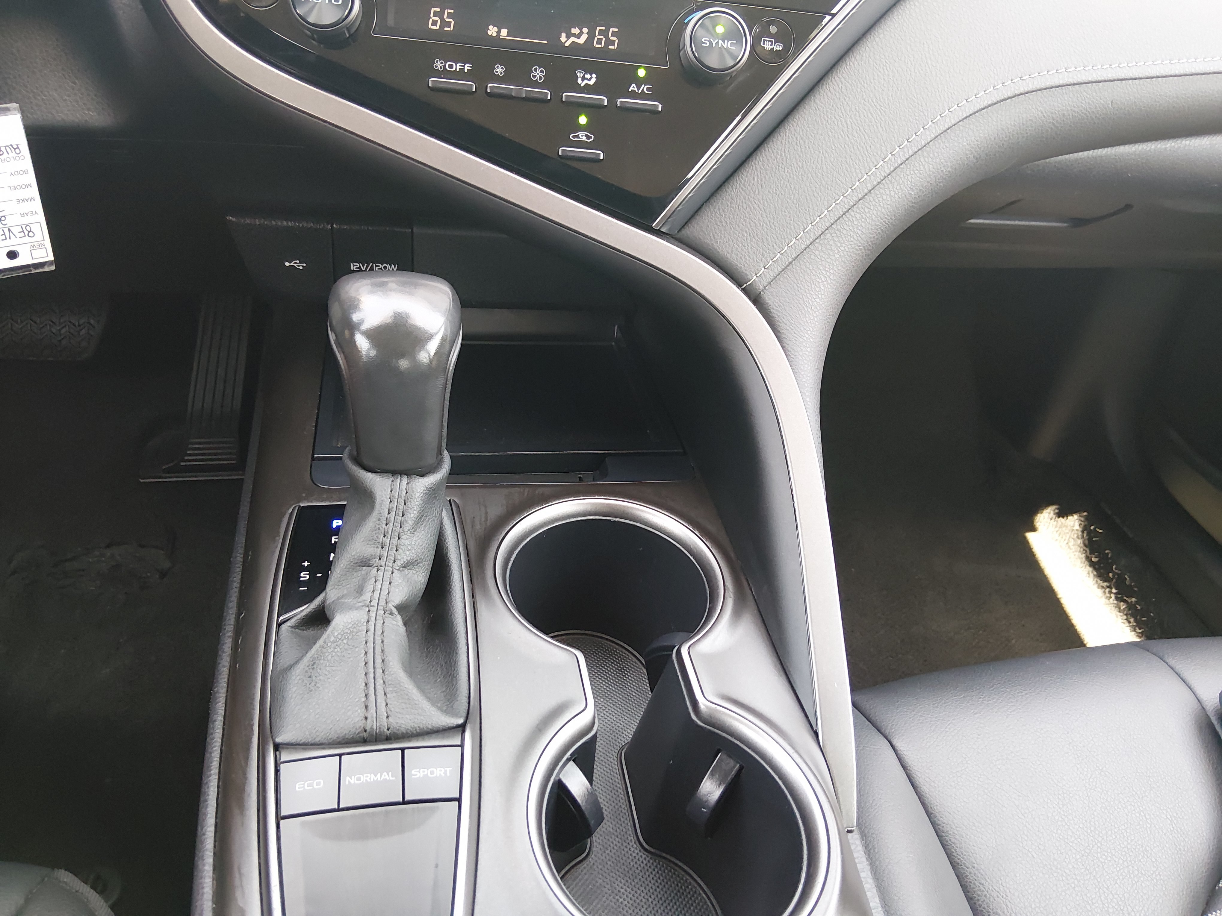 2024 Toyota Camry SE - Photo 17