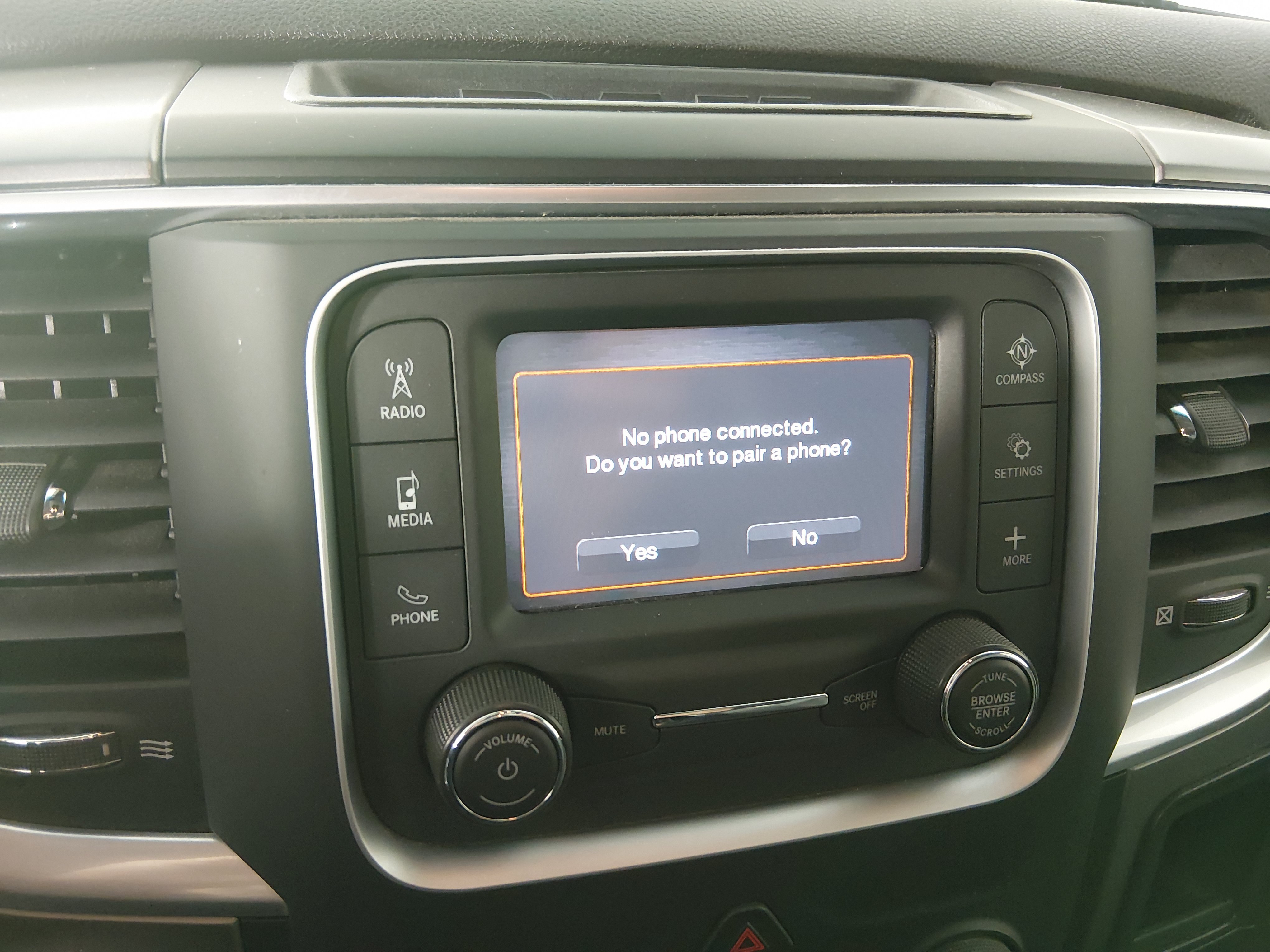 2024 RAM Ram 1500 Classic SLT - Photo 18