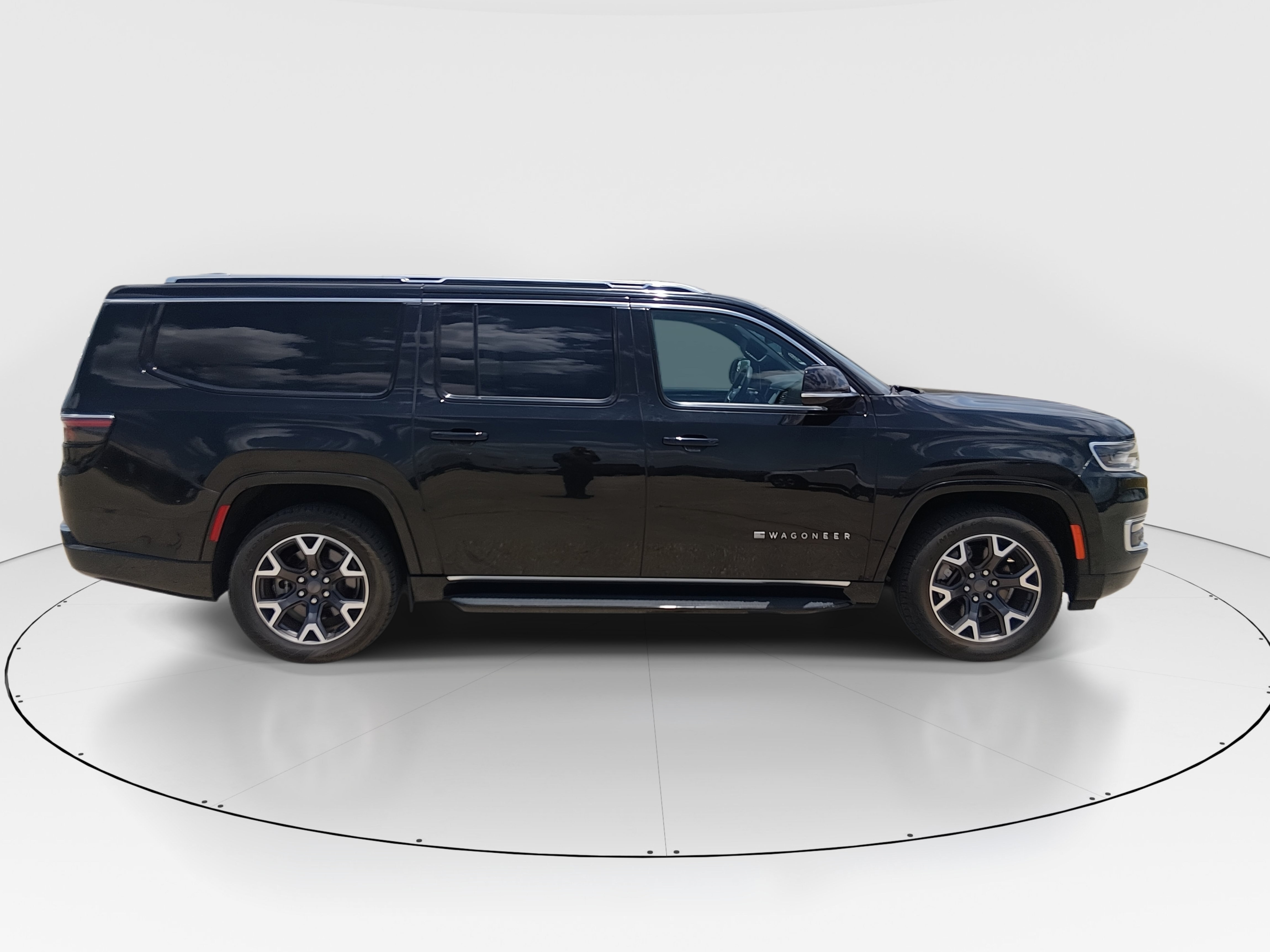 2023 Jeep Wagoneer L Series III - Photo 8