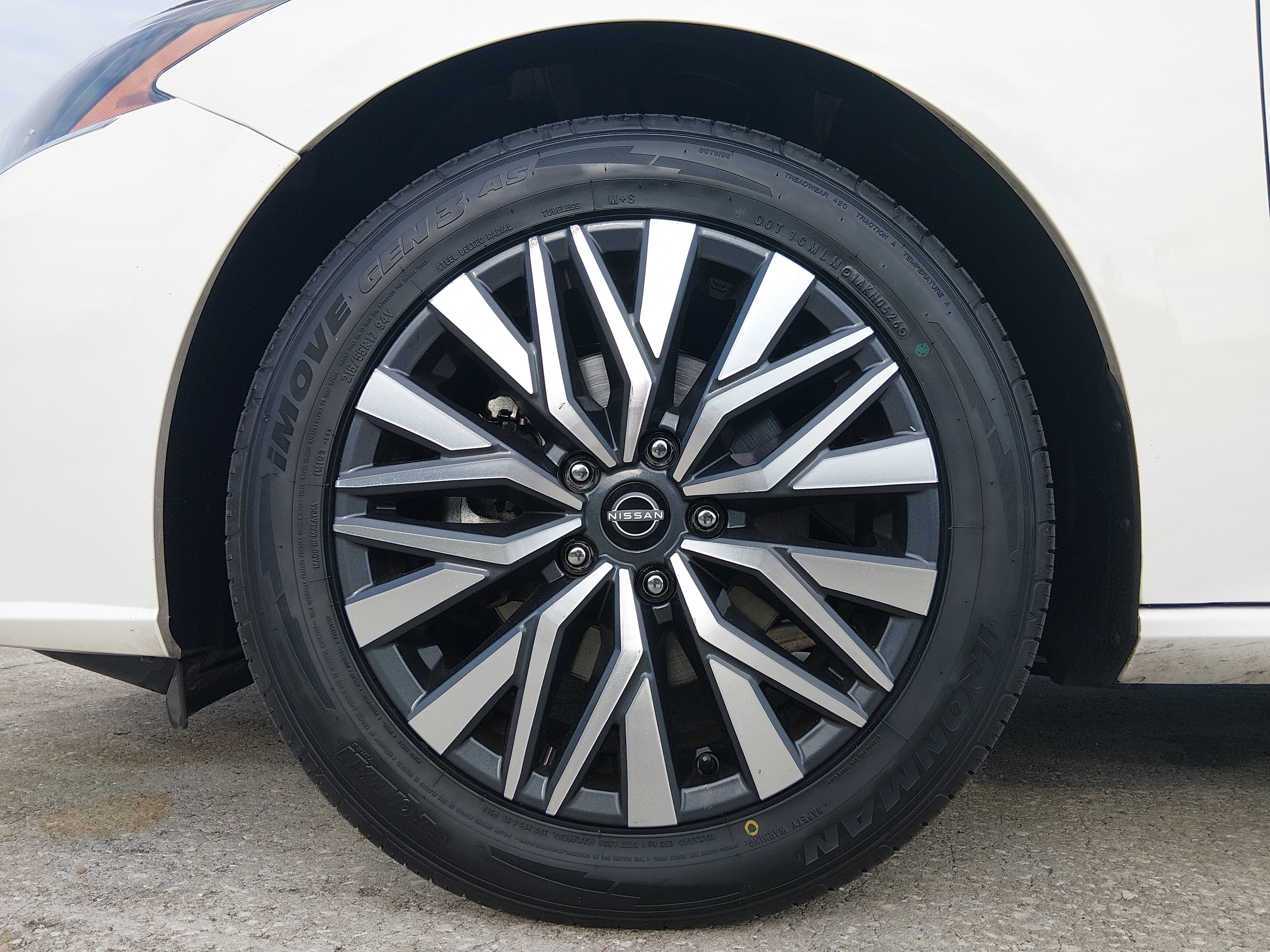 2025 Nissan Altima SV - Photo 10