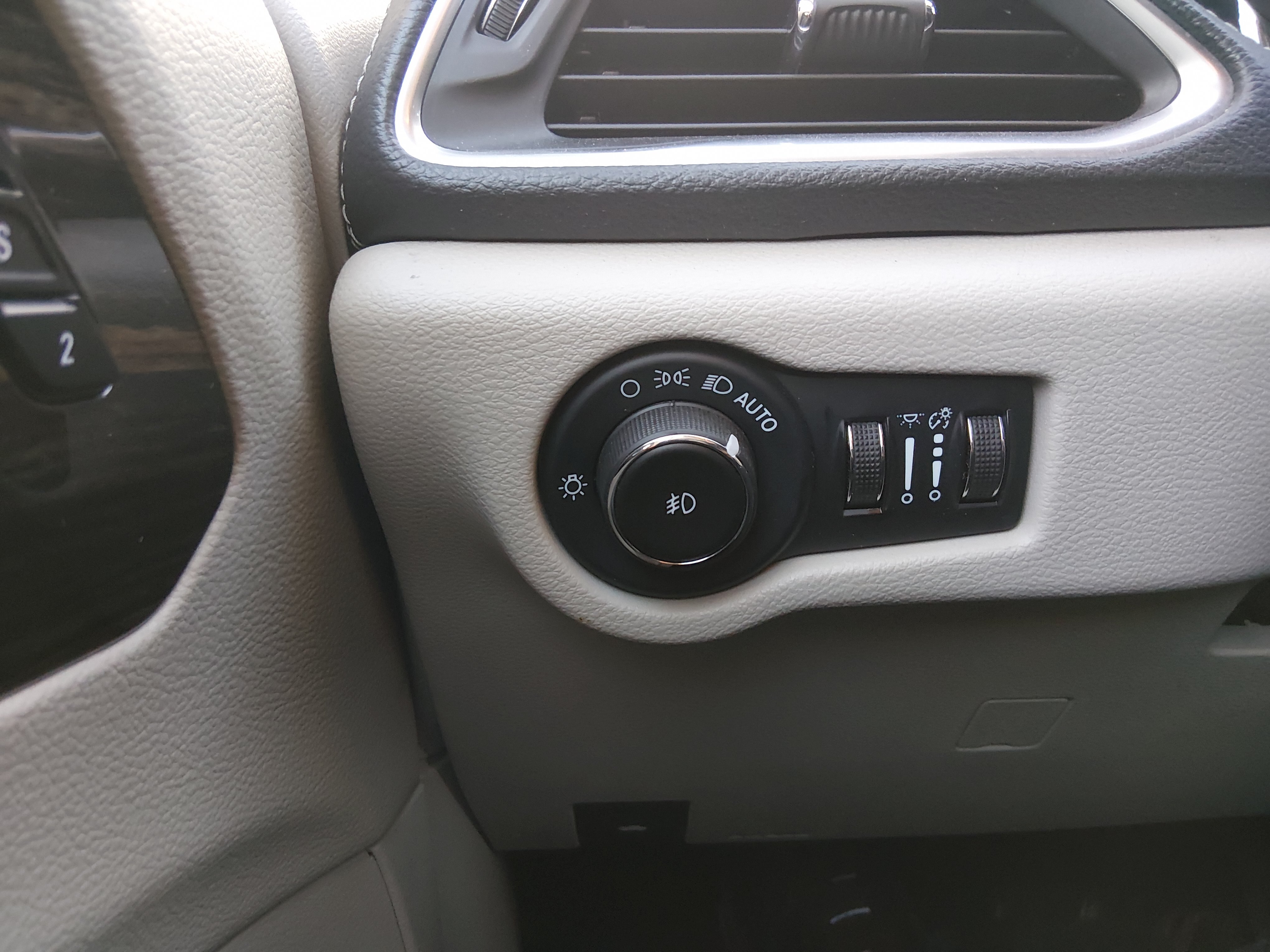 2023 Chrysler Pacifica Hybrid Limited - Photo 13