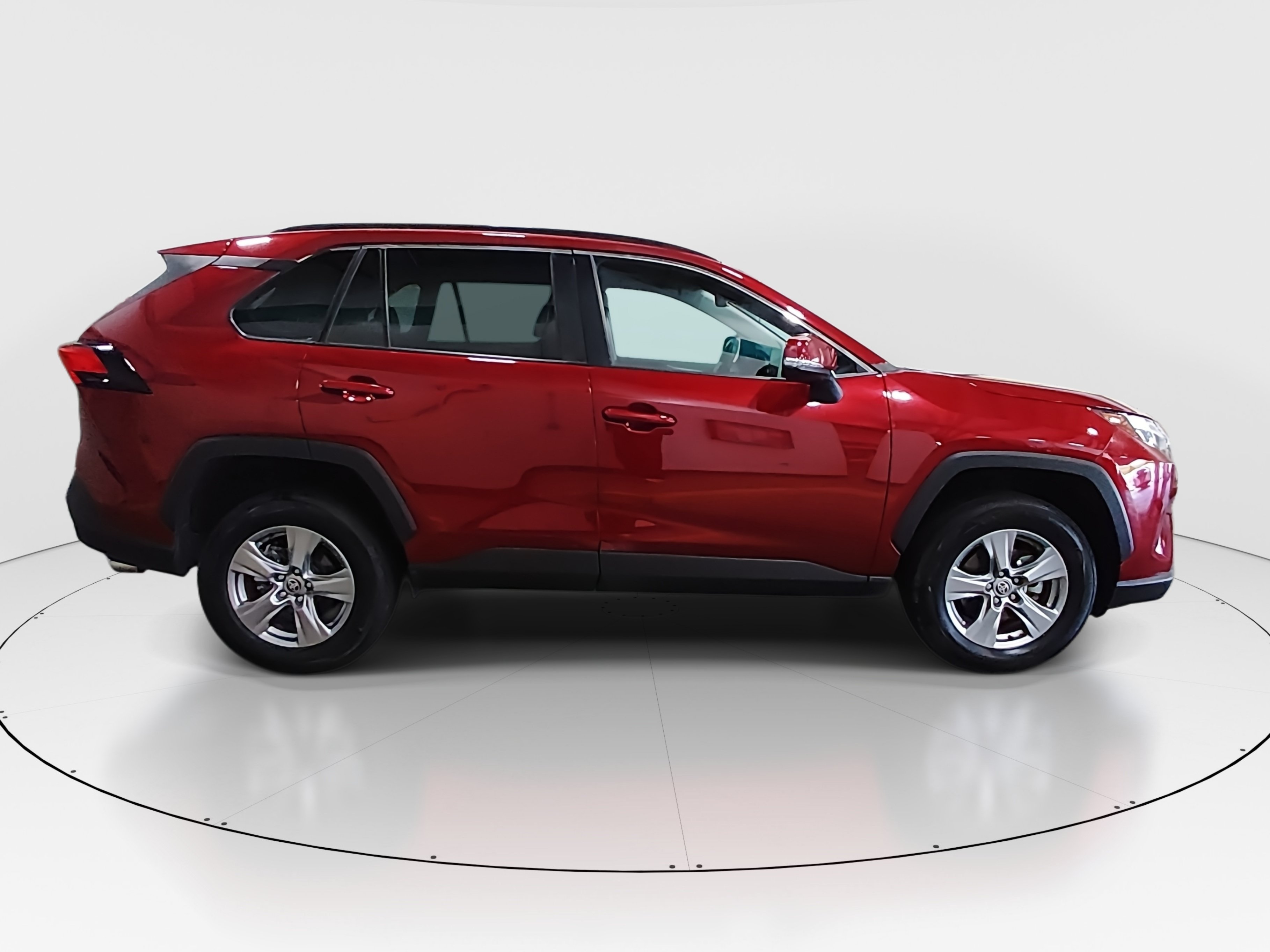 2025 Toyota RAV4 XLE - Photo 8