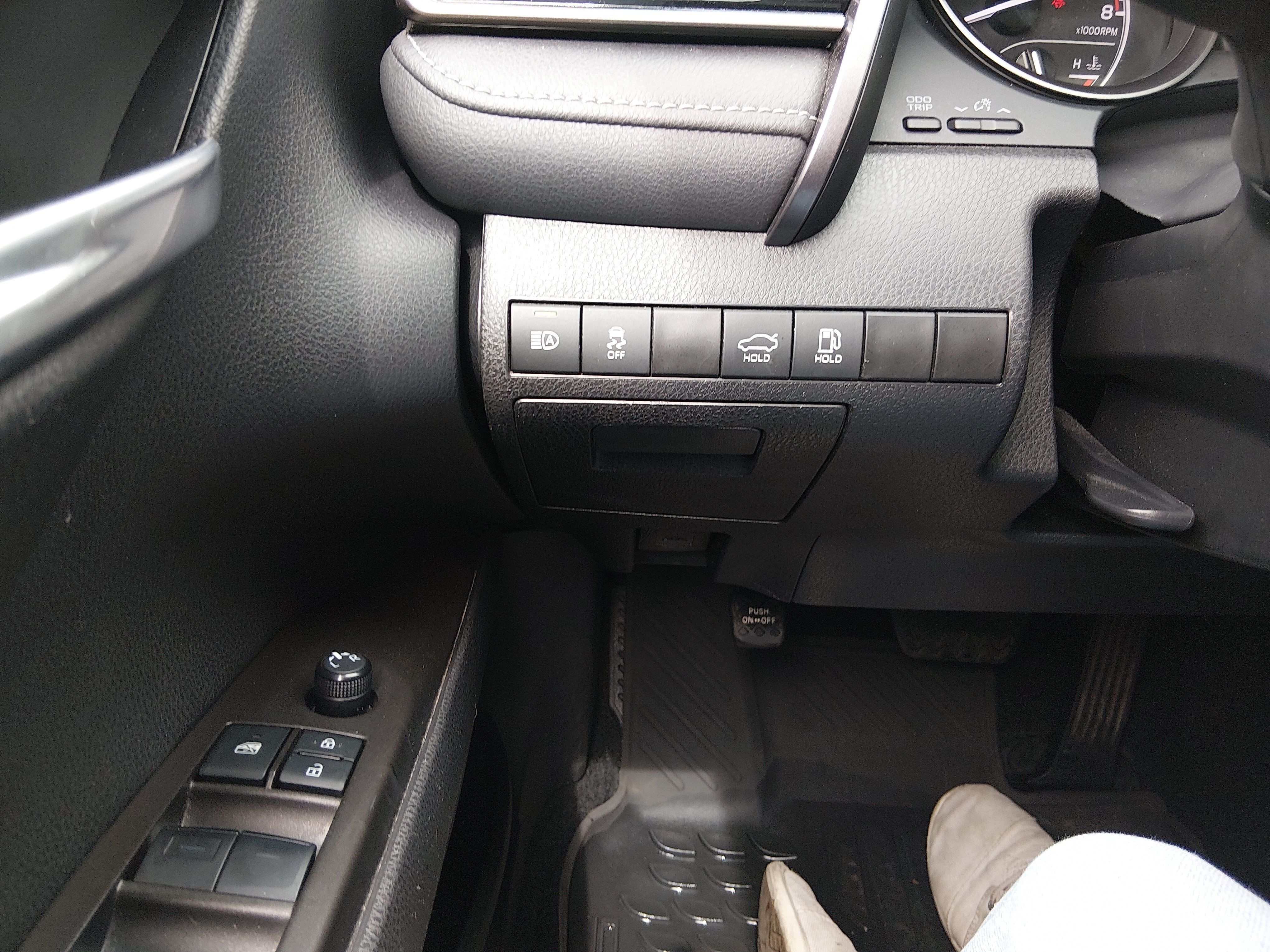 2024 Toyota Camry SE - Photo 13