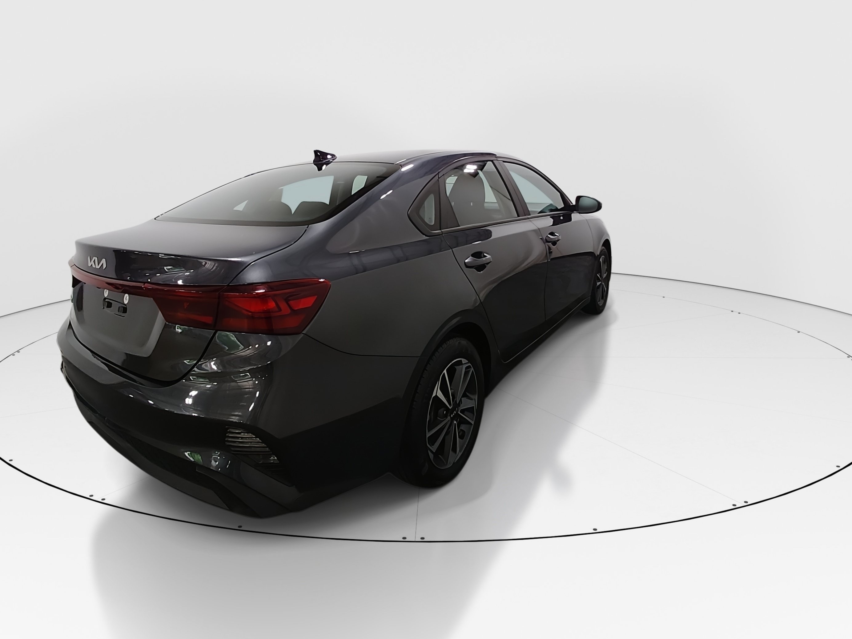 2024 Kia Forte LXS - Photo 7