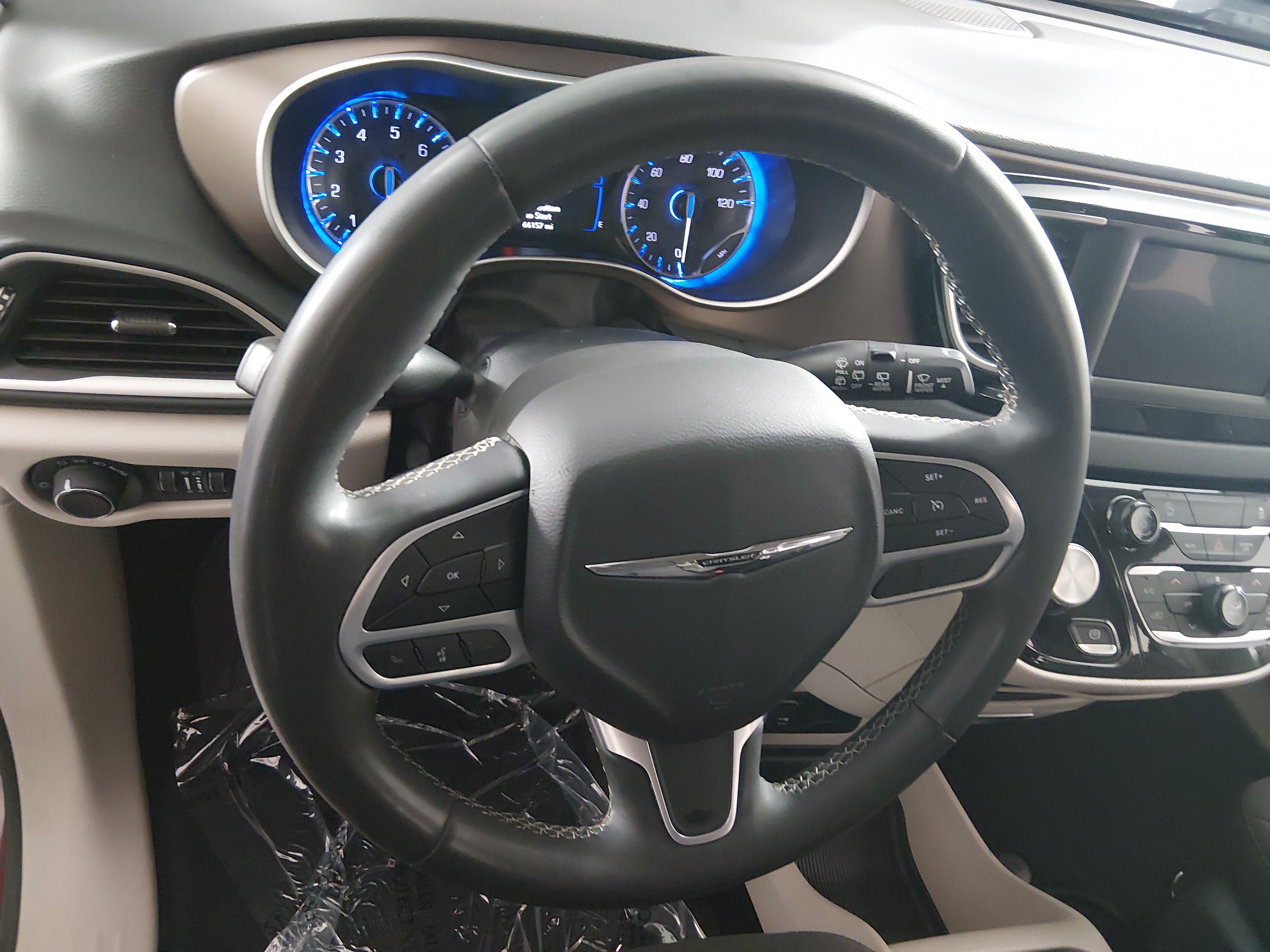 2023 Chrysler Voyager LX - Photo 12